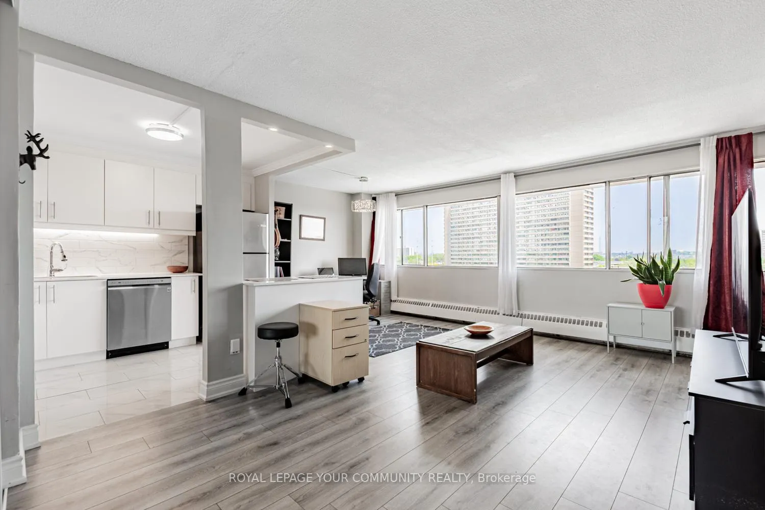 Photo 10 of Unit 912, 10 Sunny Glenway, Toronto, Flemingdon Park — HOMEH