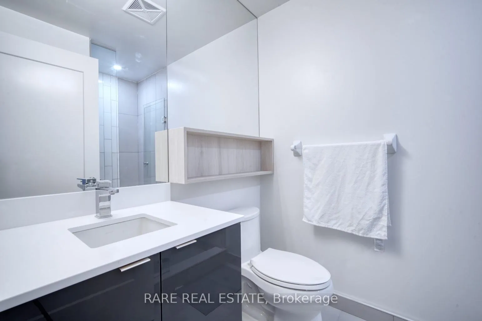 Photo 3 of Unit 903, 70 Princess Street E, Toronto, Waterfront Communities — HOMEH