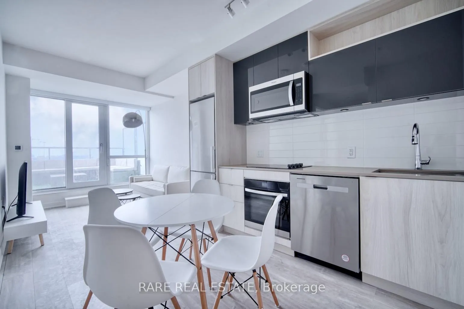 Photo 4 of Unit 903, 70 Princess Street E, Toronto, Waterfront Communities — HOMEH
