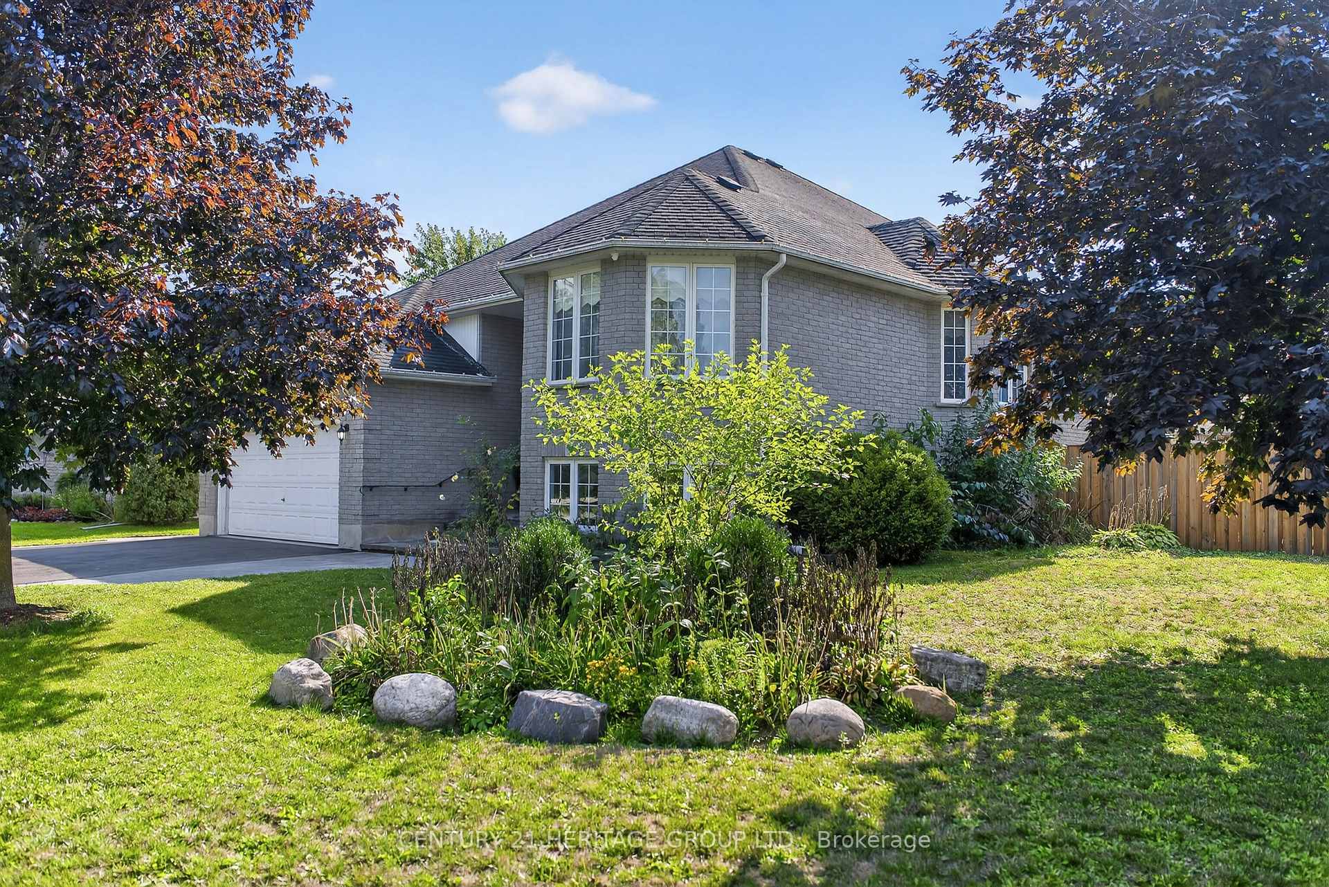 Photo 2 of 250 Kathleen Crescent, Clearview, Stayner — HOMEH