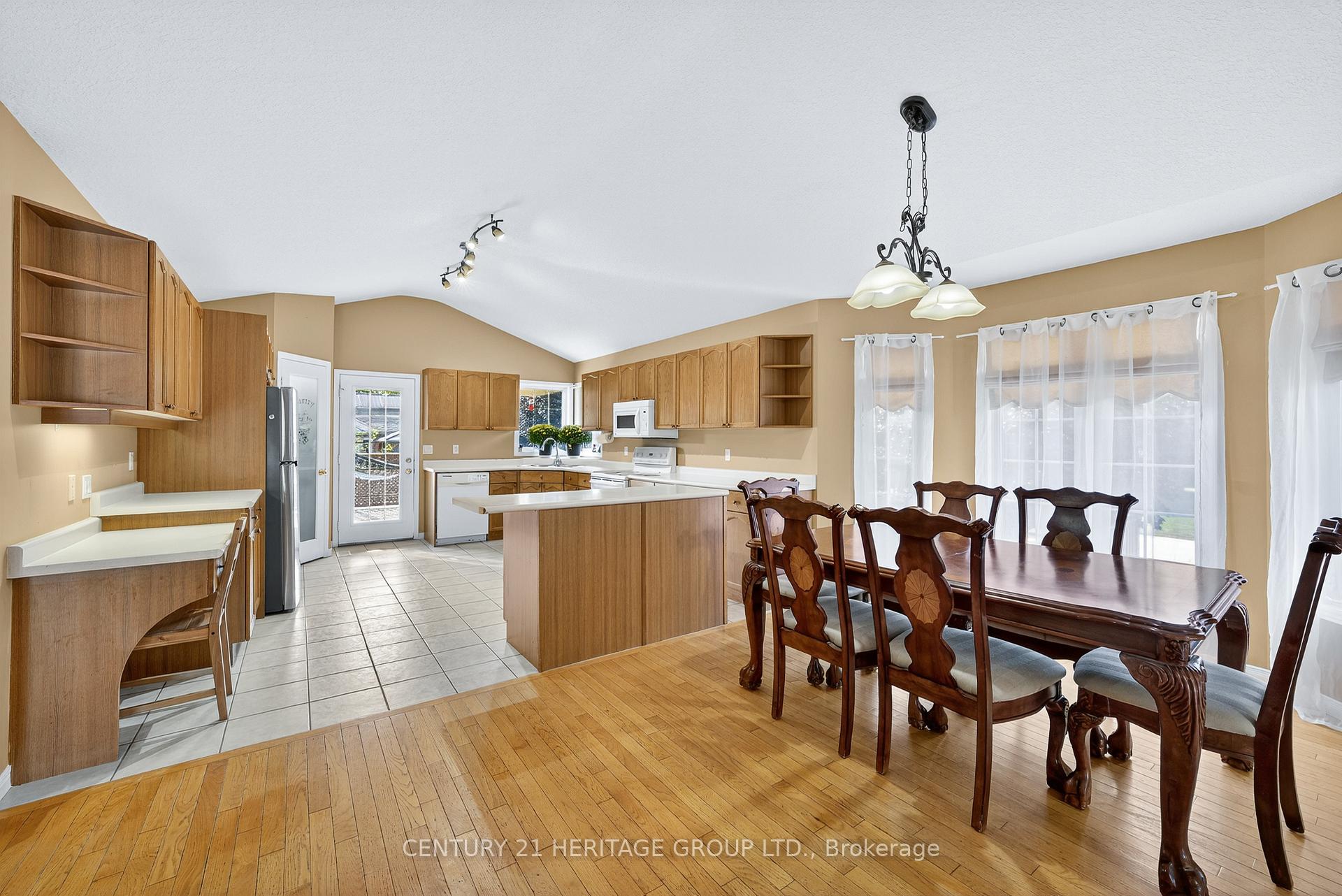 Photo 5 of 250 Kathleen Crescent, Clearview, Stayner — HOMEH