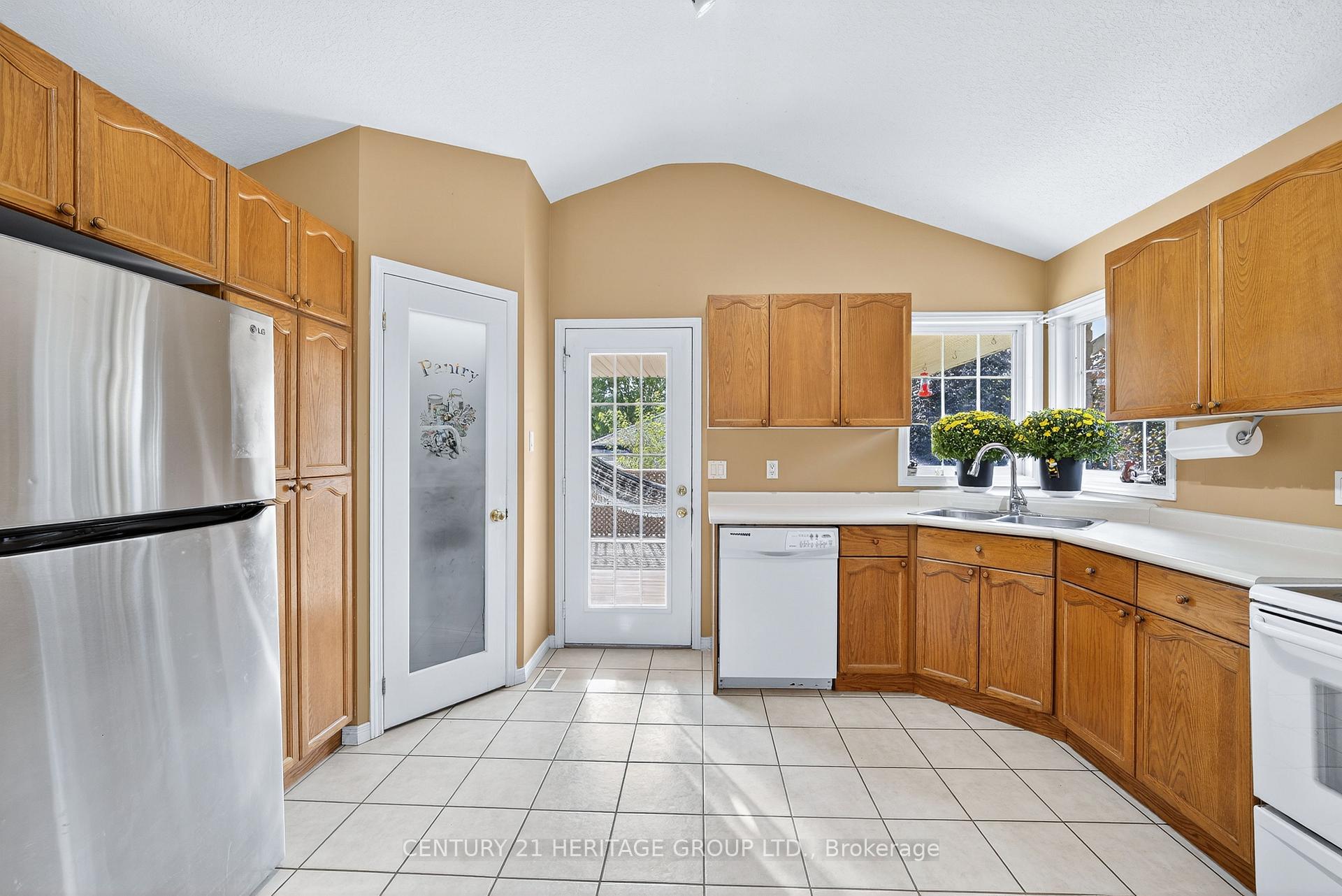Photo 9 of 250 Kathleen Crescent, Clearview, Stayner — HOMEH