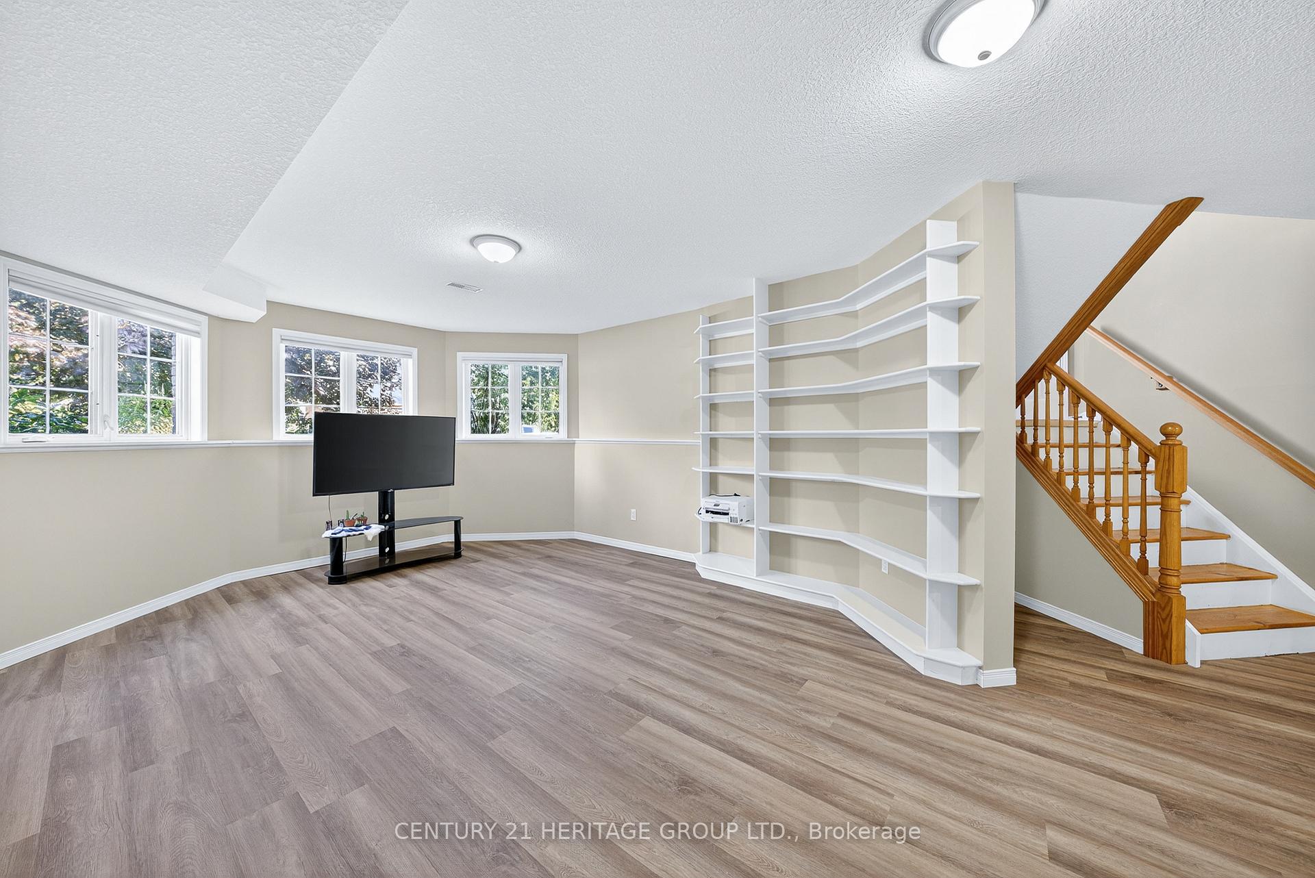 Photo 23 of 250 Kathleen Crescent, Clearview, Stayner — HOMEH