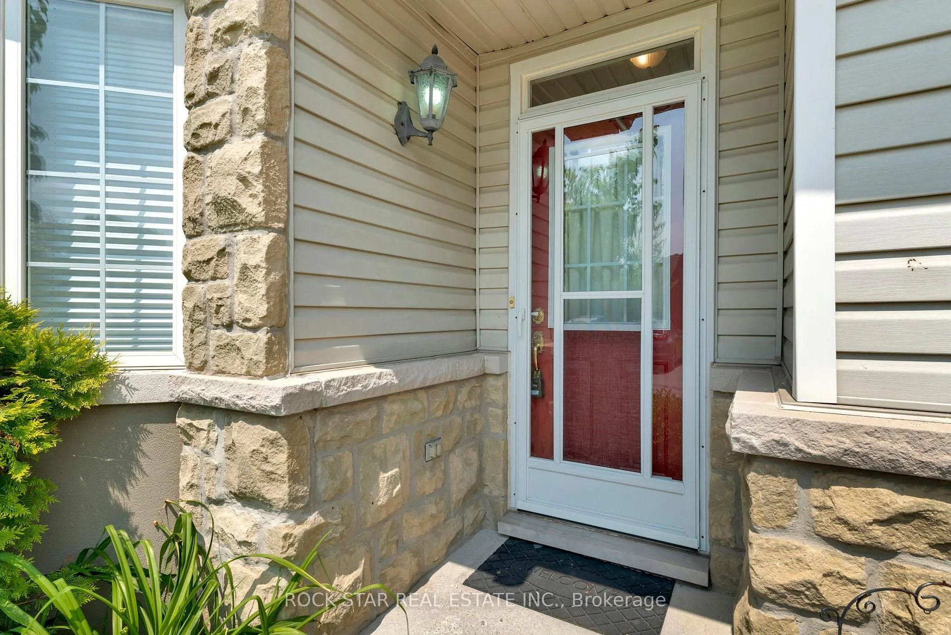Photo 3 of Unit 28, 212 Stonehenge Drive, Hamilton, Ancaster — HOMEH