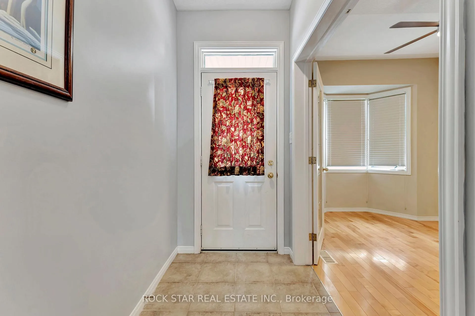 Photo 4 of Unit 28, 212 Stonehenge Drive, Hamilton, Ancaster — HOMEH