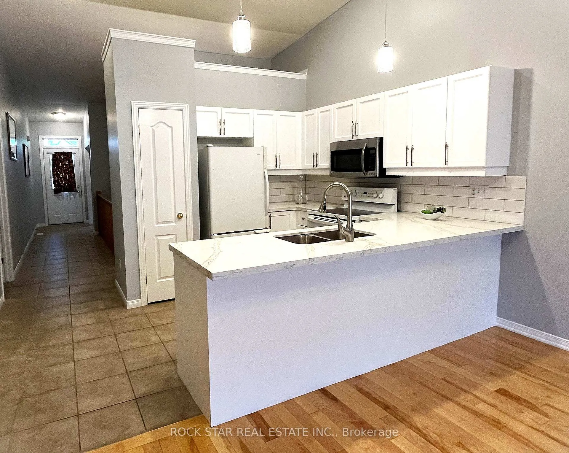 Photo 7 of Unit 28, 212 Stonehenge Drive, Hamilton, Ancaster — HOMEH