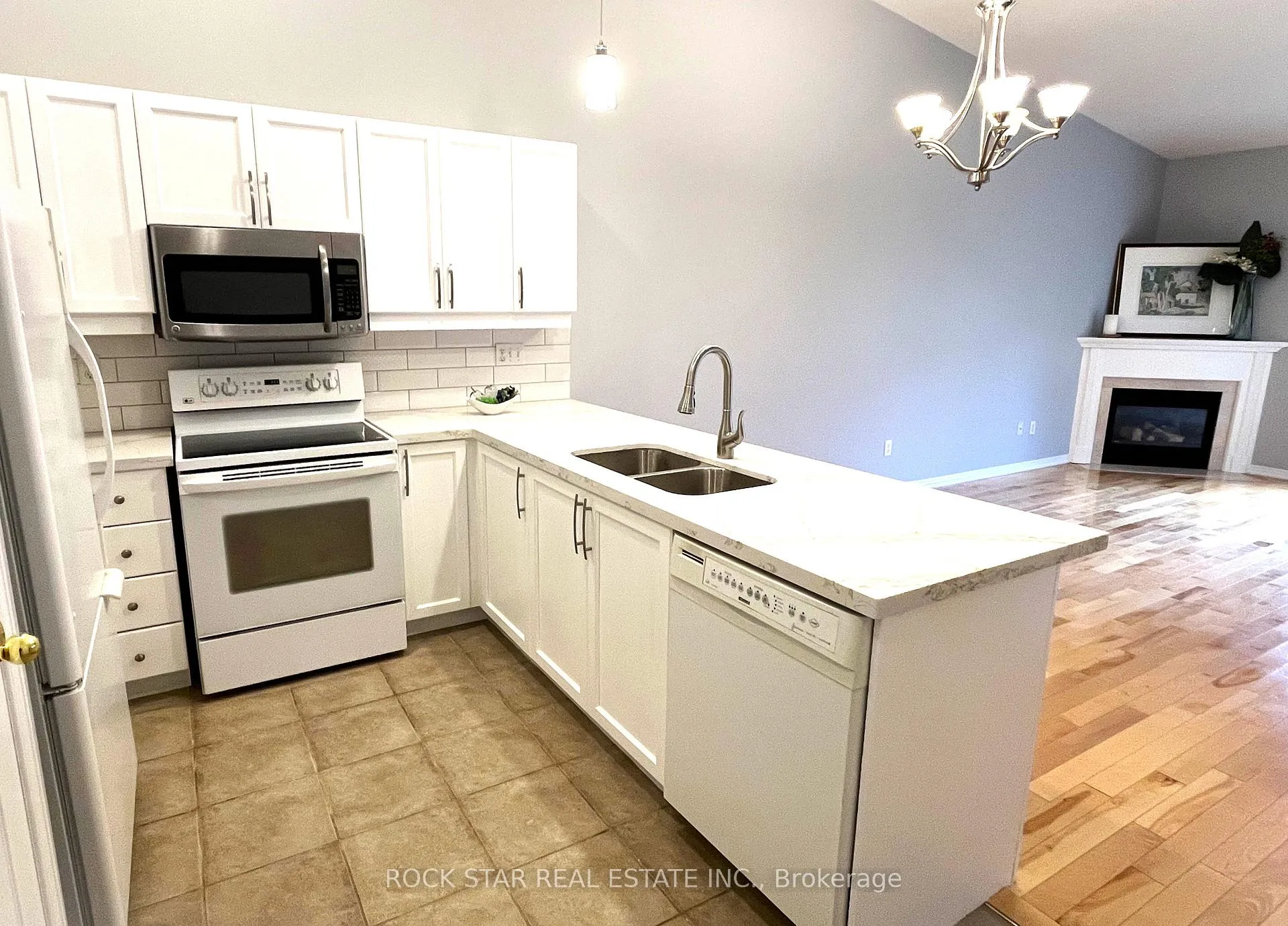 Photo 9 of Unit 28, 212 Stonehenge Drive, Hamilton, Ancaster — HOMEH