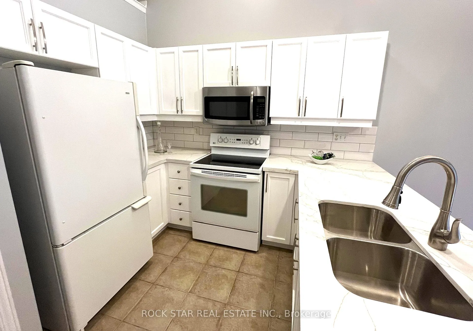 Photo 10 of Unit 28, 212 Stonehenge Drive, Hamilton, Ancaster — HOMEH