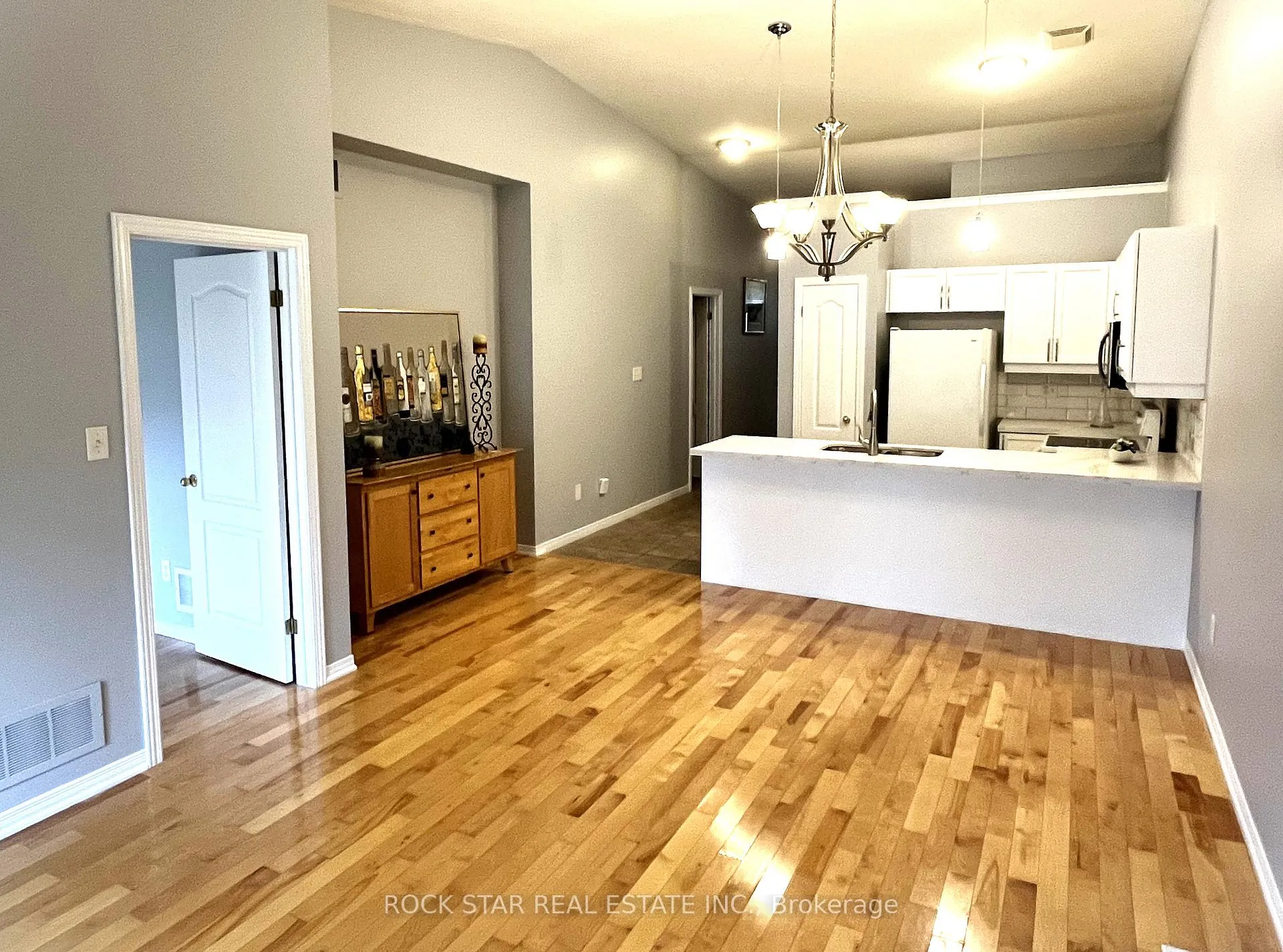 Photo 11 of Unit 28, 212 Stonehenge Drive, Hamilton, Ancaster — HOMEH