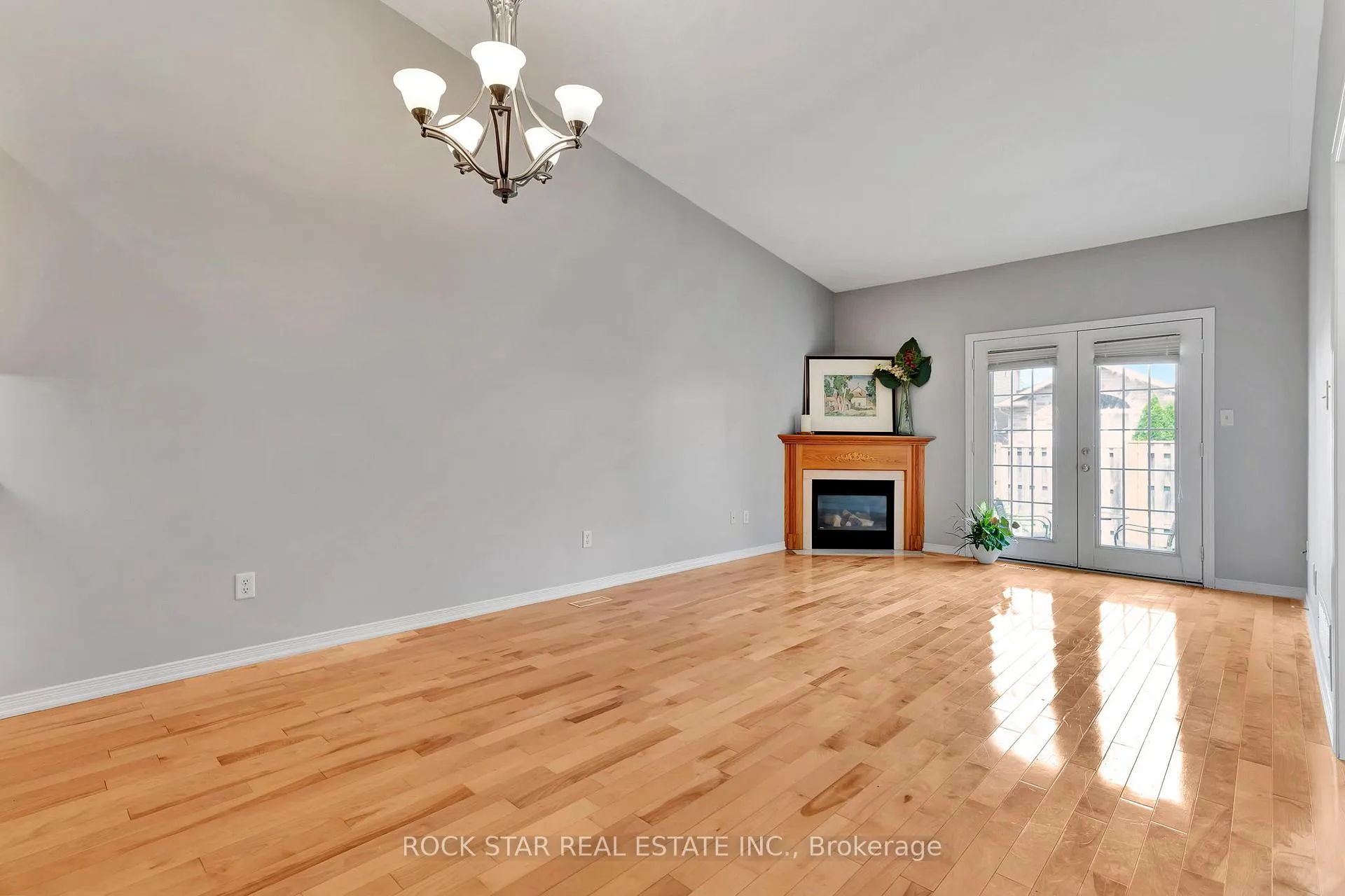 Photo 13 of Unit 28, 212 Stonehenge Drive, Hamilton, Ancaster — HOMEH
