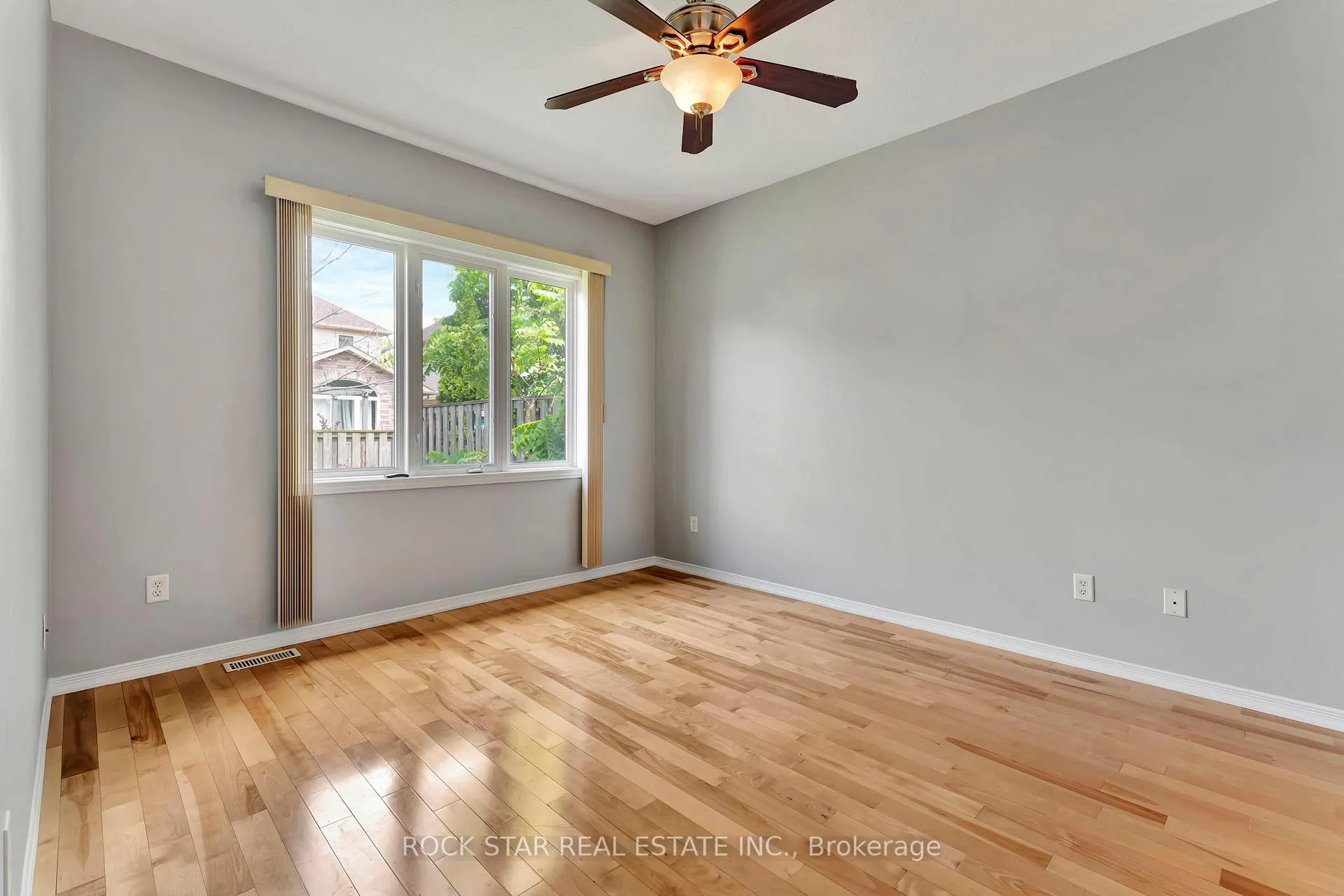 Photo 14 of Unit 28, 212 Stonehenge Drive, Hamilton, Ancaster — HOMEH