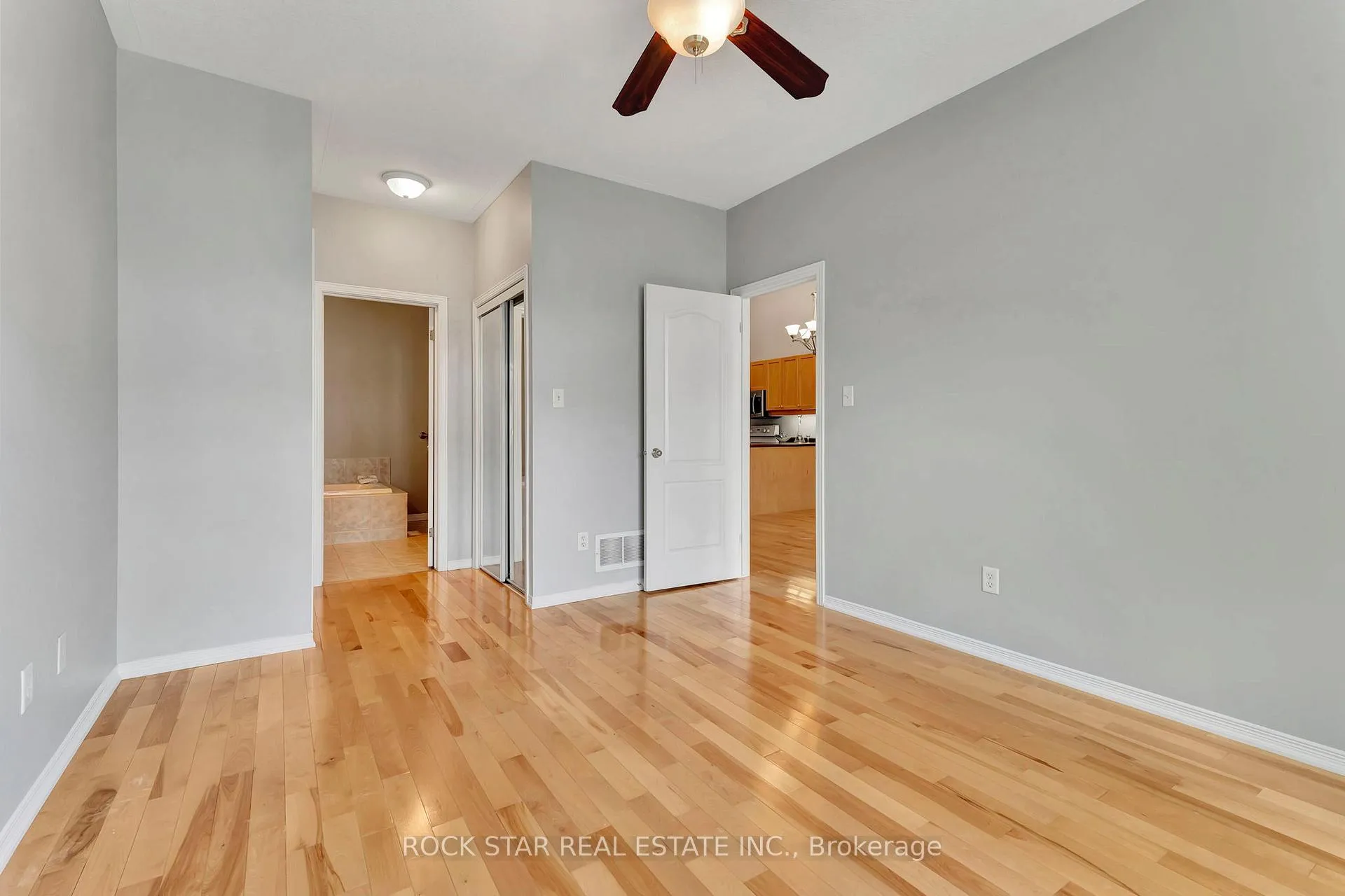 Photo 15 of Unit 28, 212 Stonehenge Drive, Hamilton, Ancaster — HOMEH