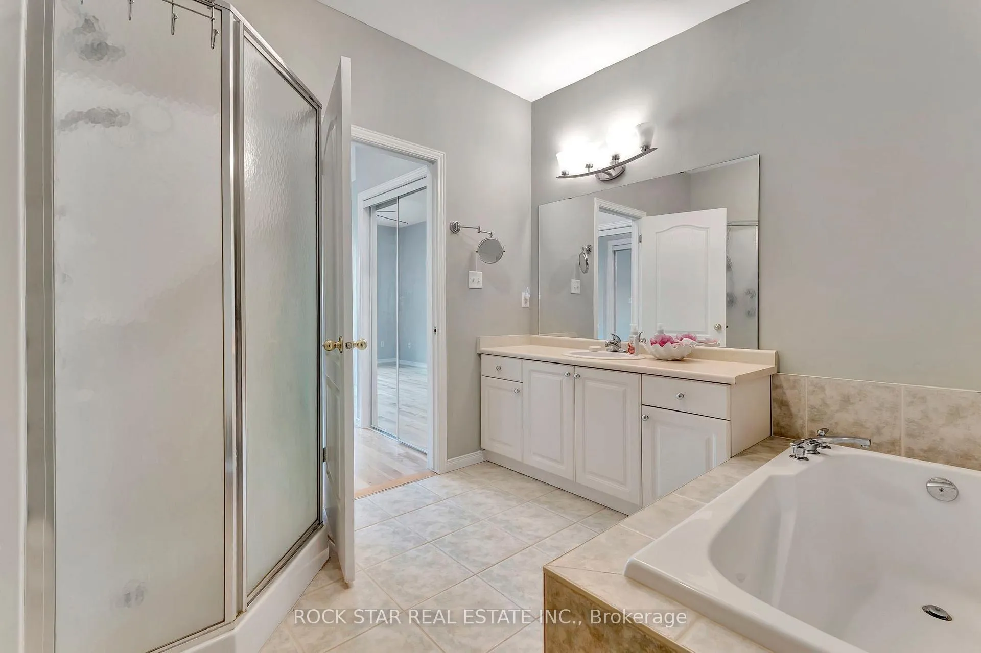 Photo 16 of Unit 28, 212 Stonehenge Drive, Hamilton, Ancaster — HOMEH