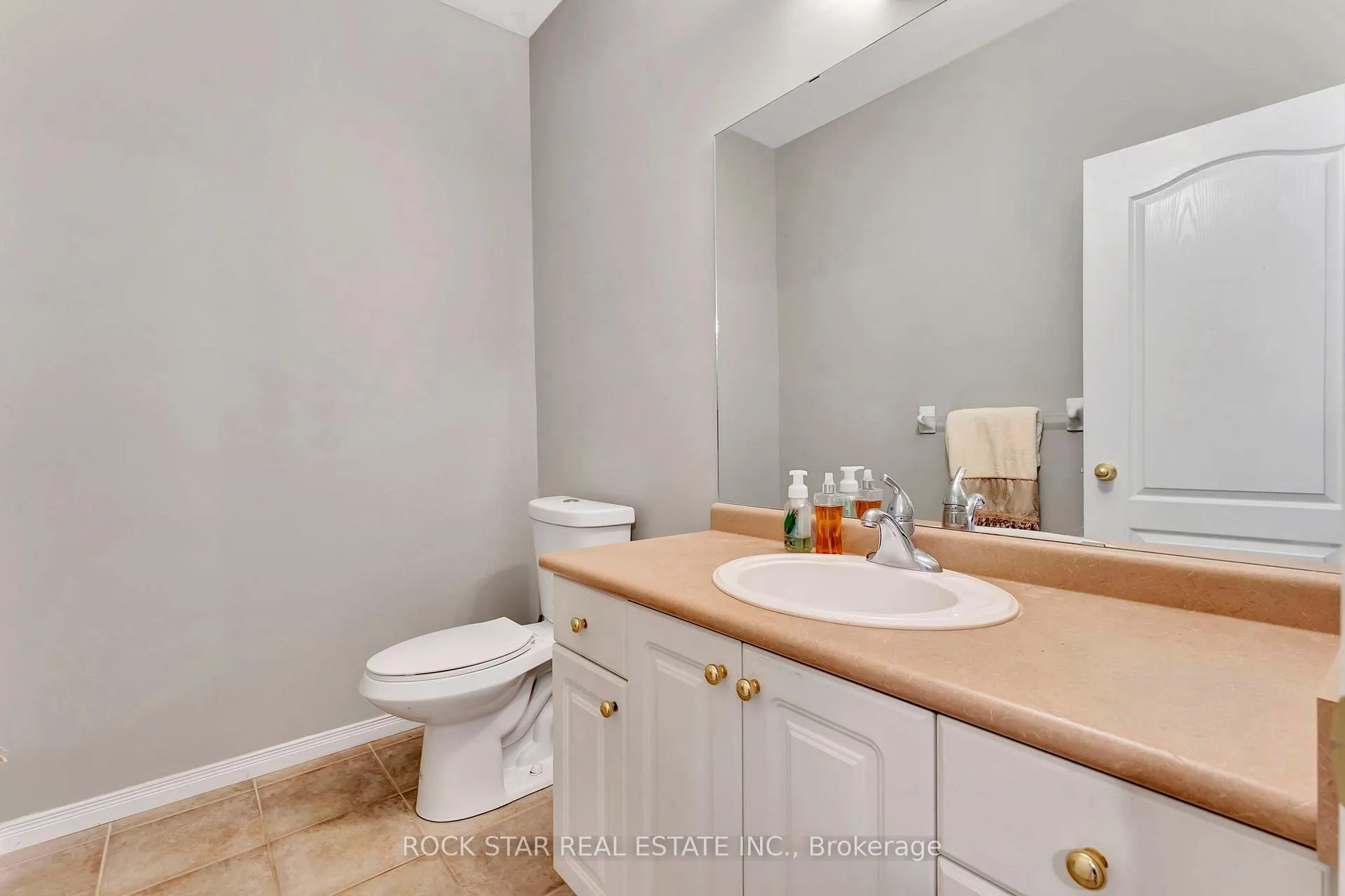 Photo 17 of Unit 28, 212 Stonehenge Drive, Hamilton, Ancaster — HOMEH