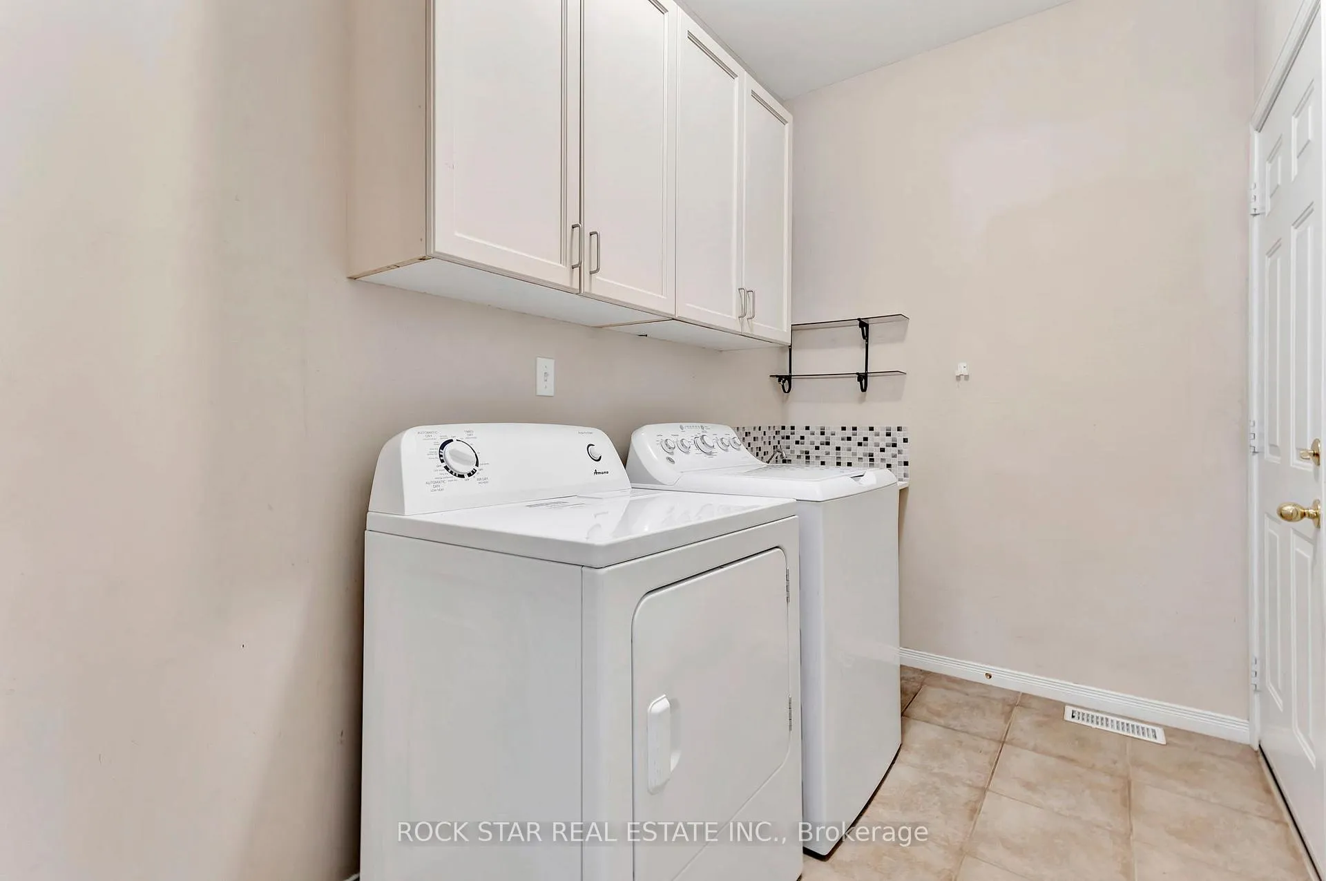 Photo 18 of Unit 28, 212 Stonehenge Drive, Hamilton, Ancaster — HOMEH