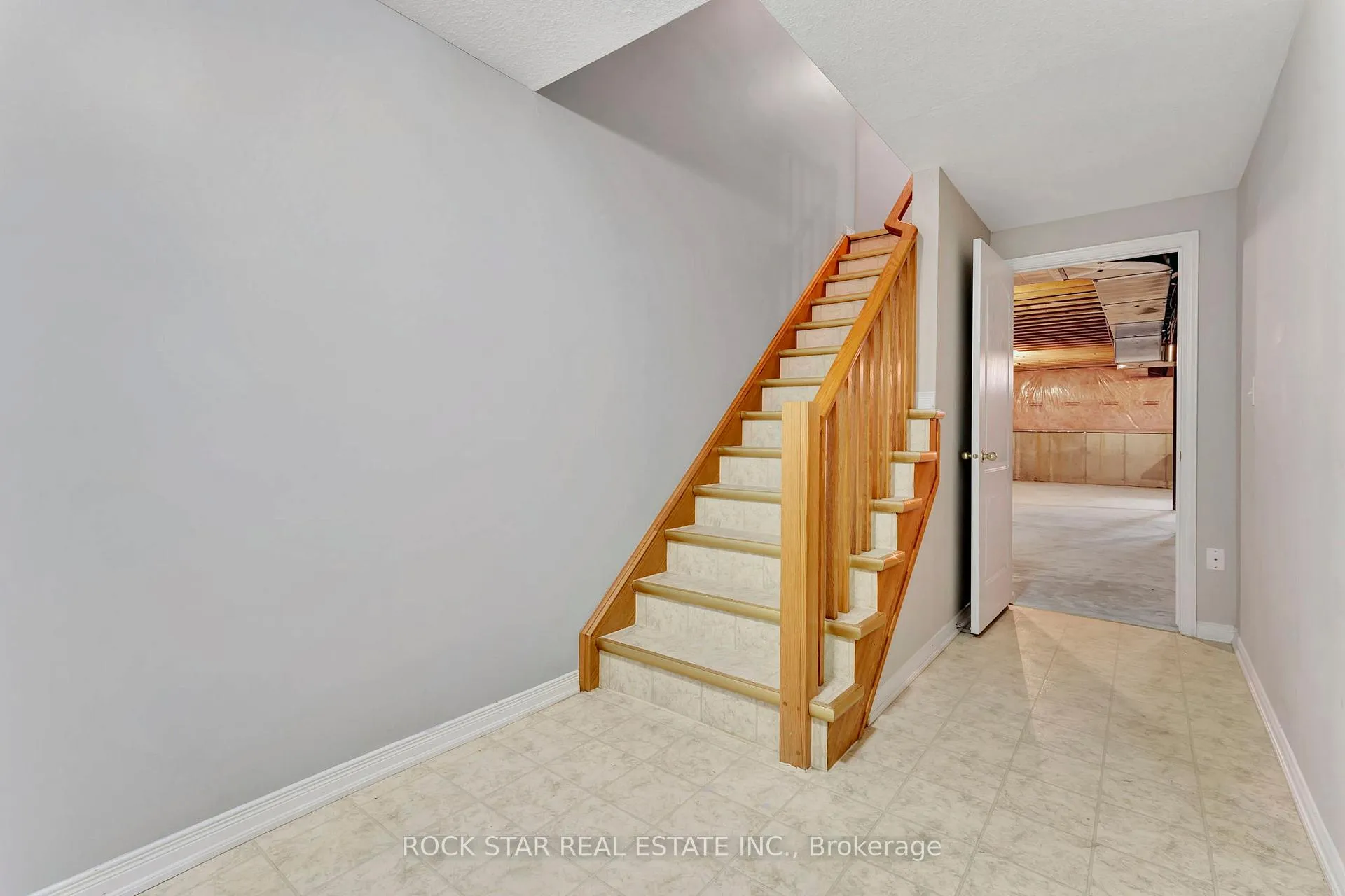 Photo 19 of Unit 28, 212 Stonehenge Drive, Hamilton, Ancaster — HOMEH