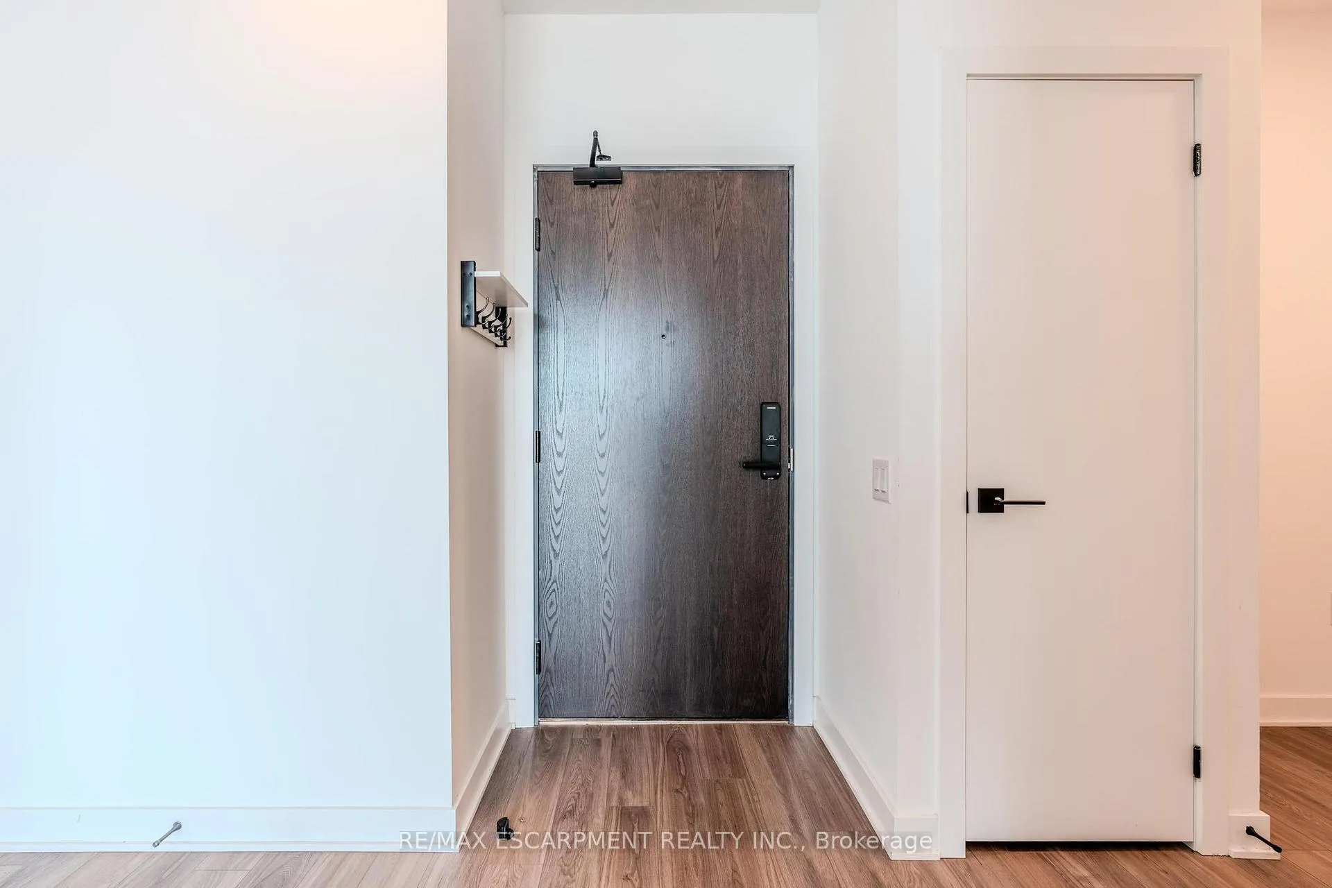 Photo 2 of Unit 814, 2782 Barton Street E, Hamilton, Grayside — HOMEH
