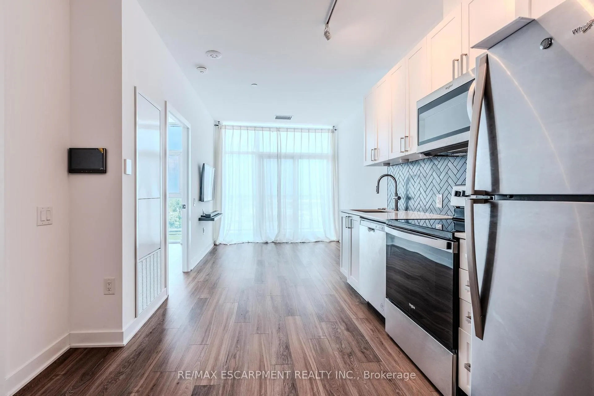 Photo 4 of Unit 814, 2782 Barton Street E, Hamilton, Grayside — HOMEH