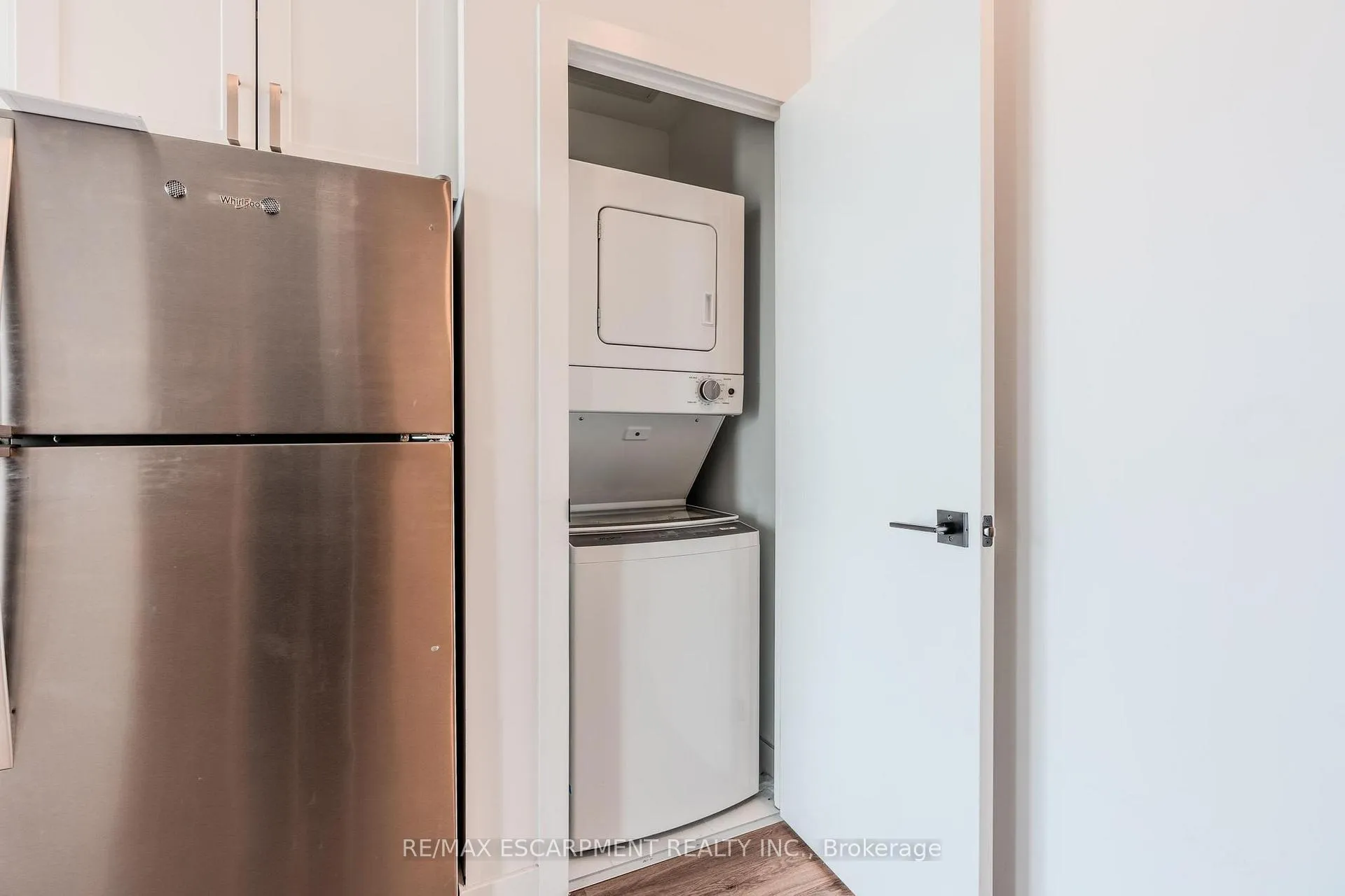 Photo 7 of Unit 814, 2782 Barton Street E, Hamilton, Grayside — HOMEH