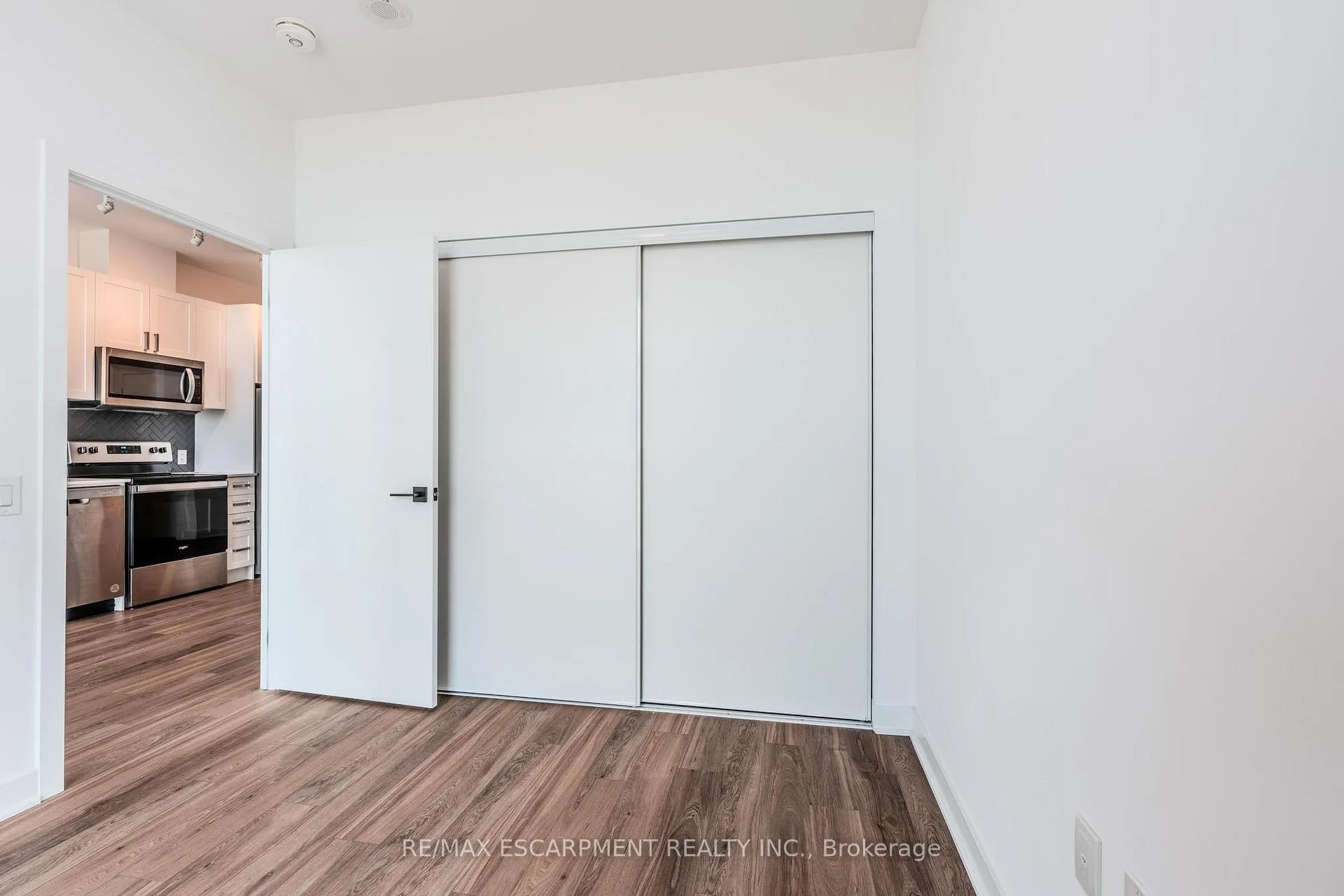 Photo 8 of Unit 814, 2782 Barton Street E, Hamilton, Grayside — HOMEH