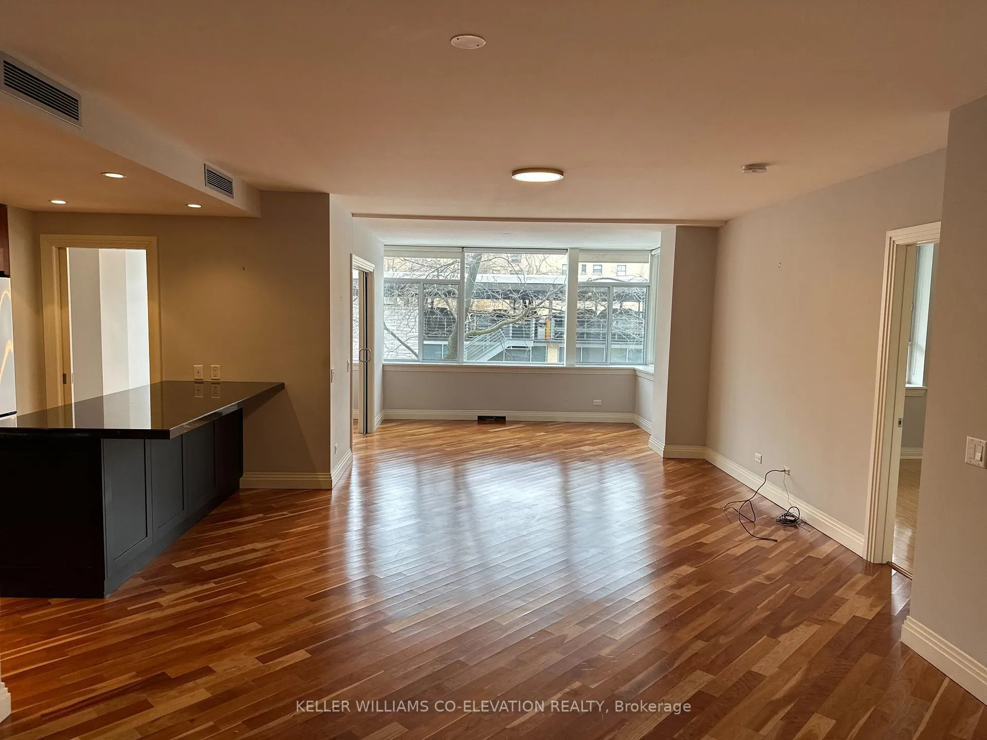 Photo 10 of Unit 206, 1 Benvenuto Place, Toronto, Casa Loma — HOMEH