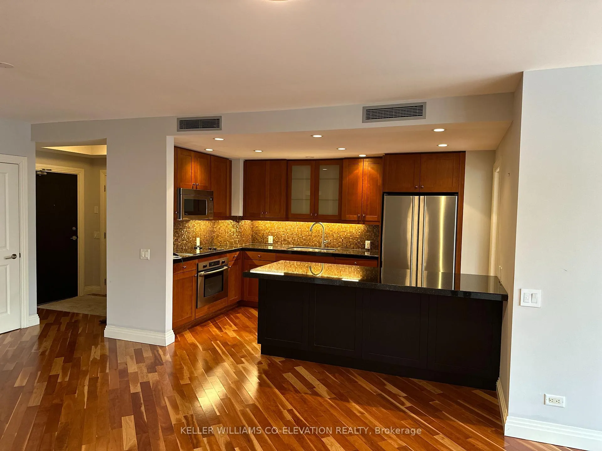 Photo 12 of Unit 206, 1 Benvenuto Place, Toronto, Casa Loma — HOMEH