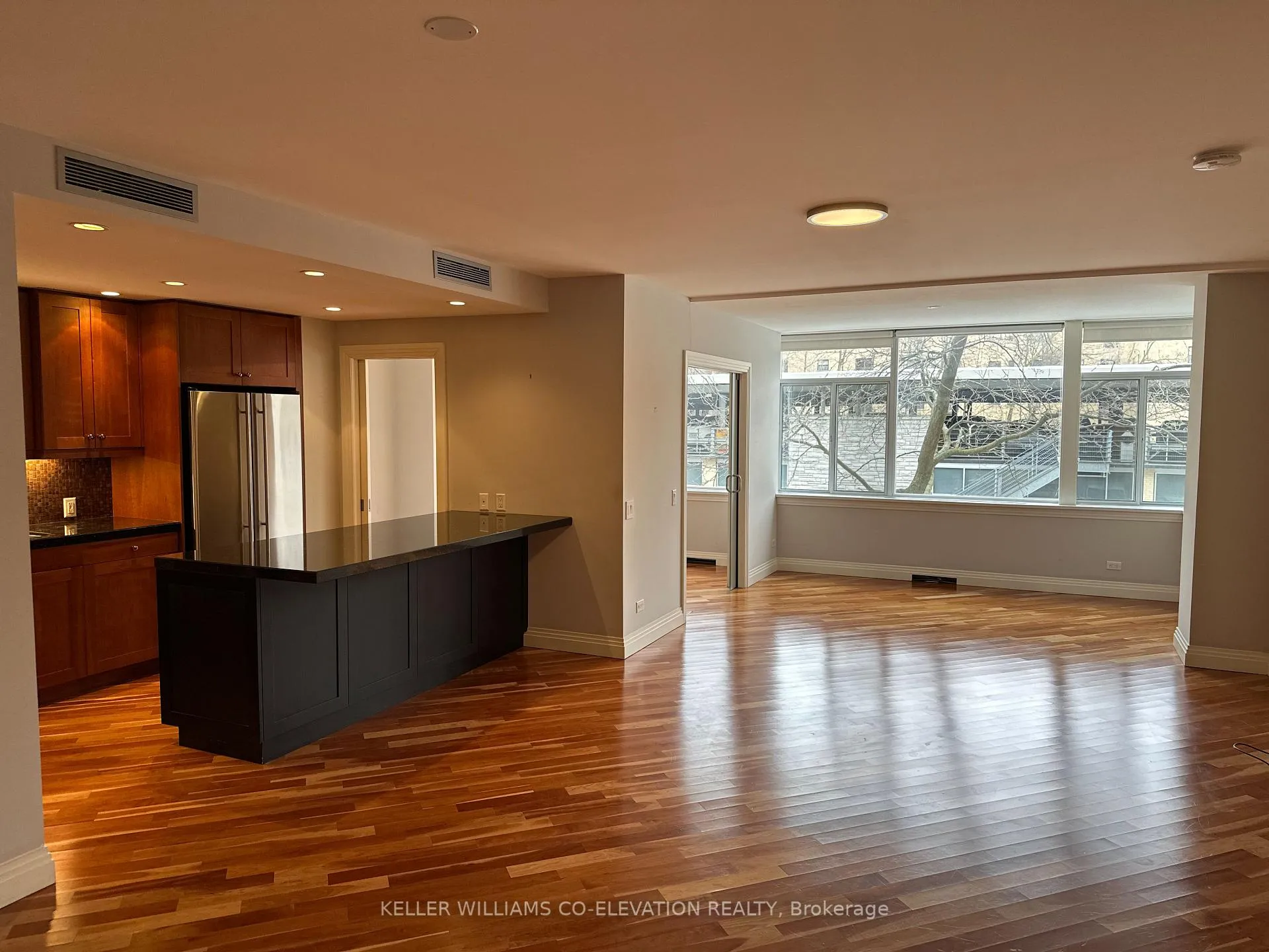 Photo 13 of Unit 206, 1 Benvenuto Place, Toronto, Casa Loma — HOMEH