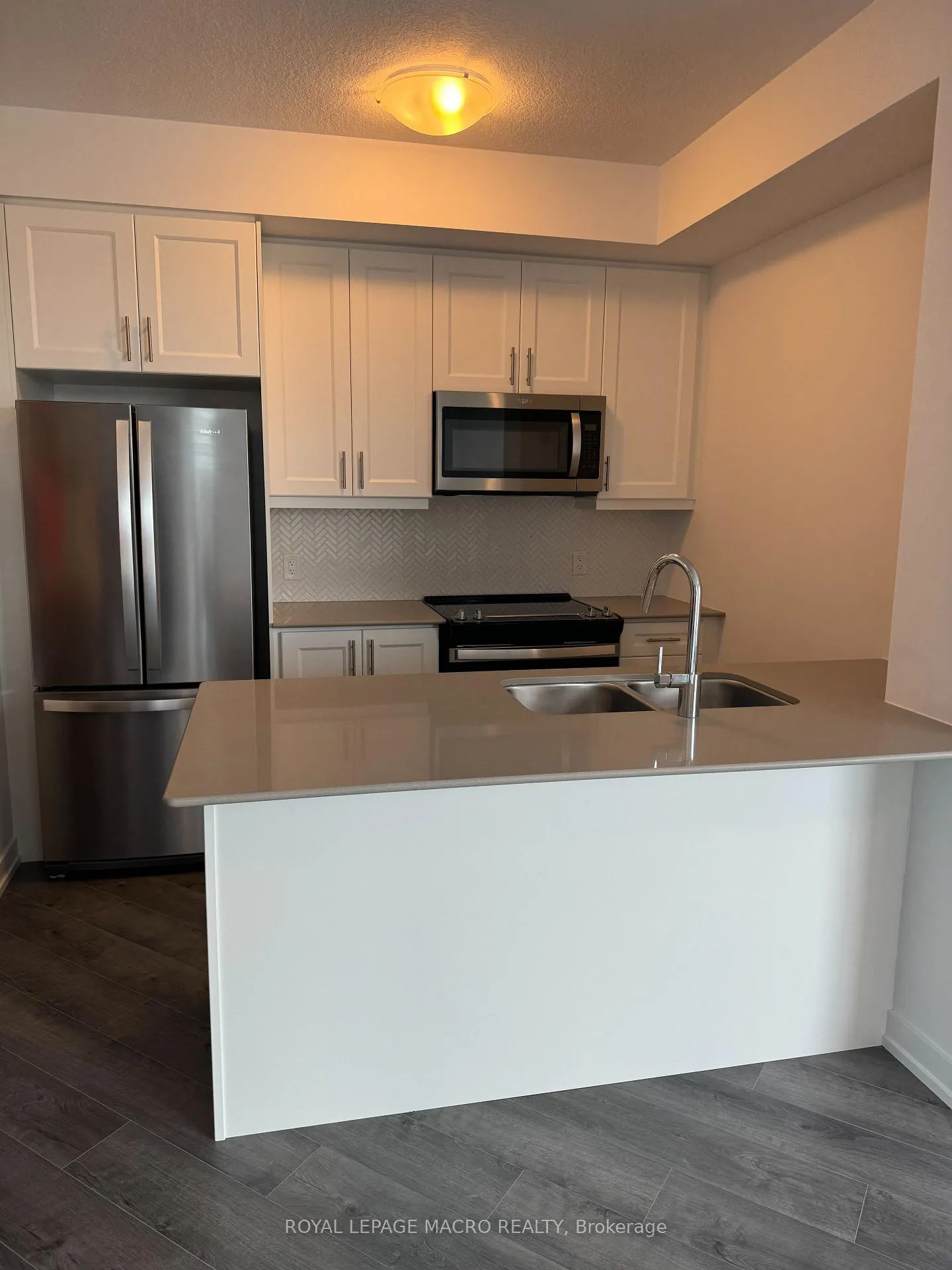 Photo 4 of Unit 525, 10 Mallard Trail, Hamilton, Waterdown — HOMEH