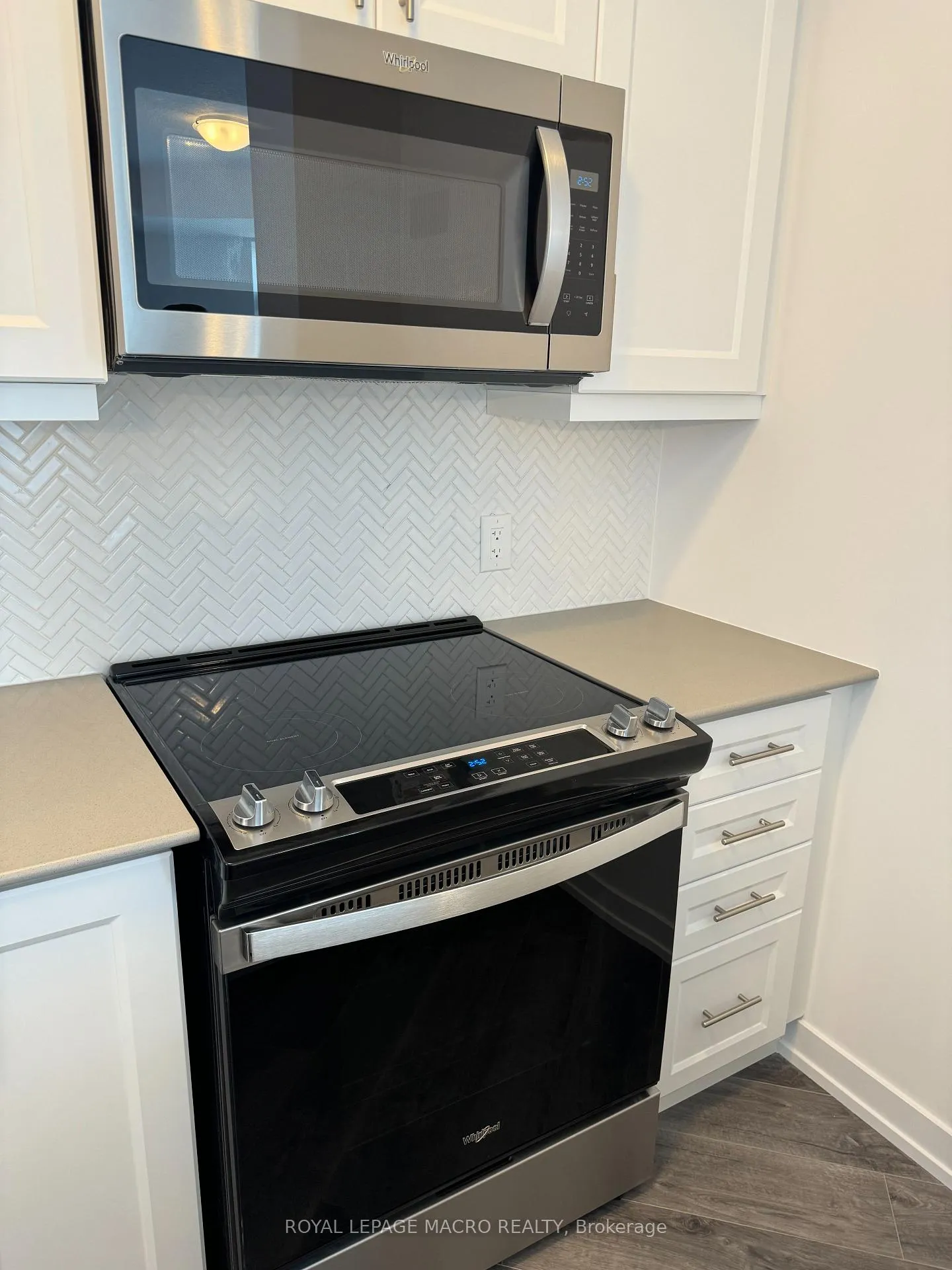Photo 5 of Unit 525, 10 Mallard Trail, Hamilton, Waterdown — HOMEH
