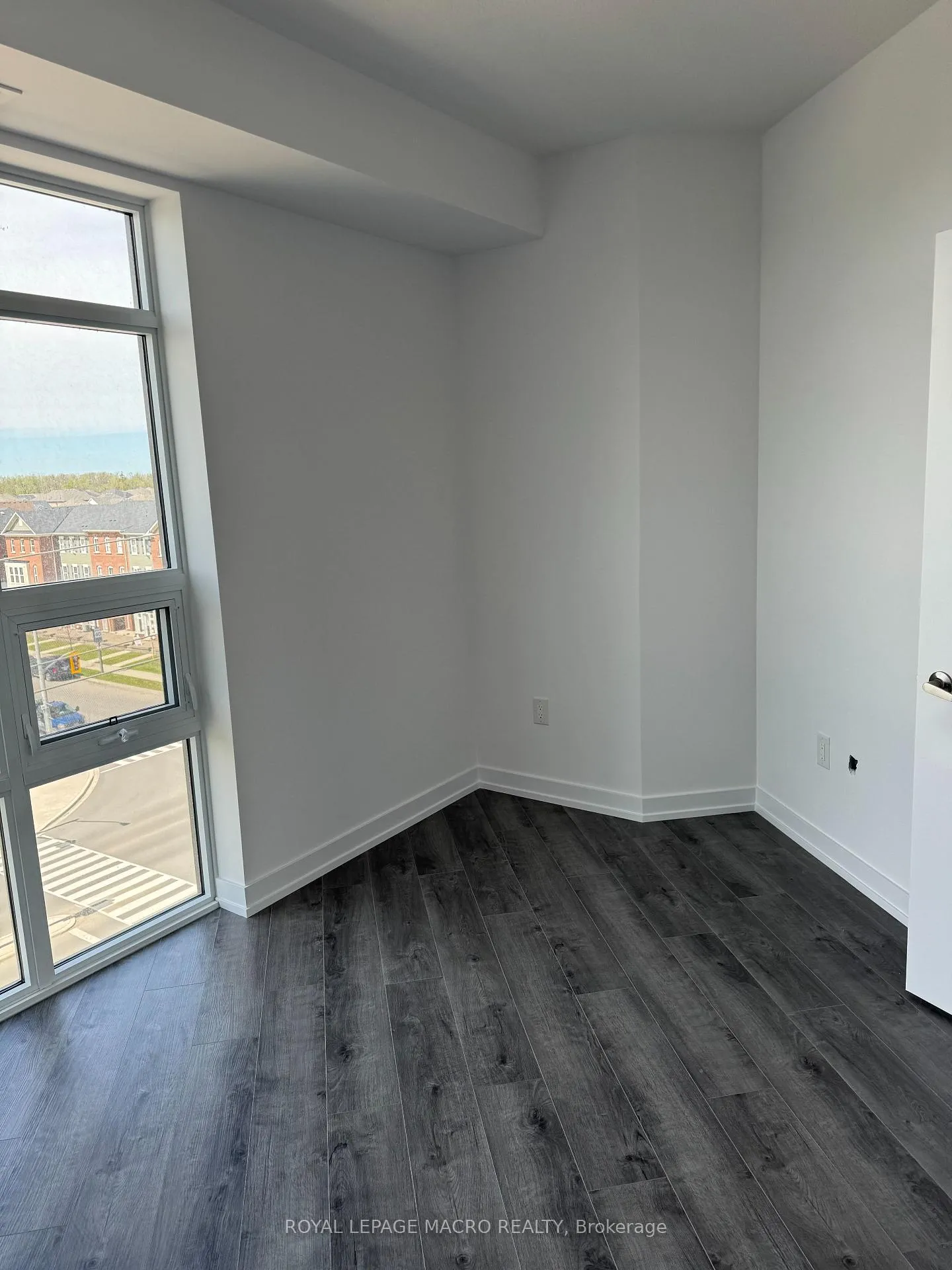 Photo 9 of Unit 525, 10 Mallard Trail, Hamilton, Waterdown — HOMEH