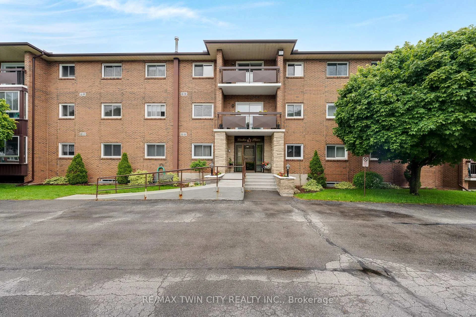 Photo 1 of Unit 107, 67 Breckenridge Drive, Kitchener — HOMEH