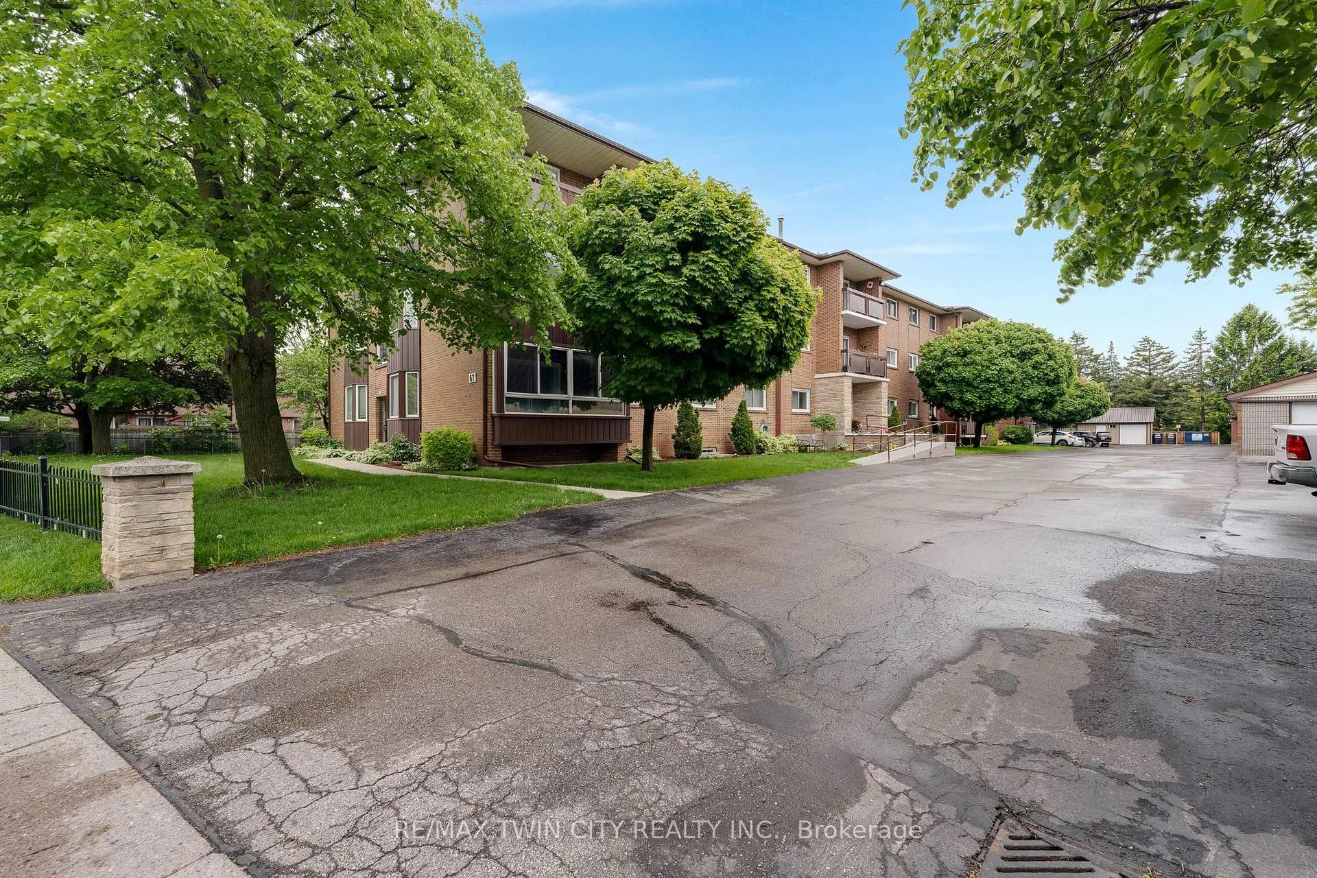 Photo 2 of Unit 107, 67 Breckenridge Drive, Kitchener — HOMEH