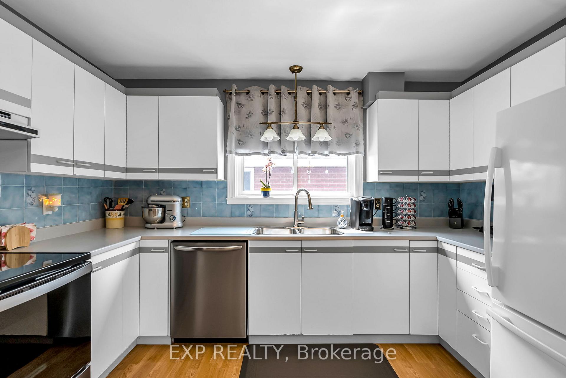 Photo 5 of 1002 Miron Avenue, Cornwall — HOMEH