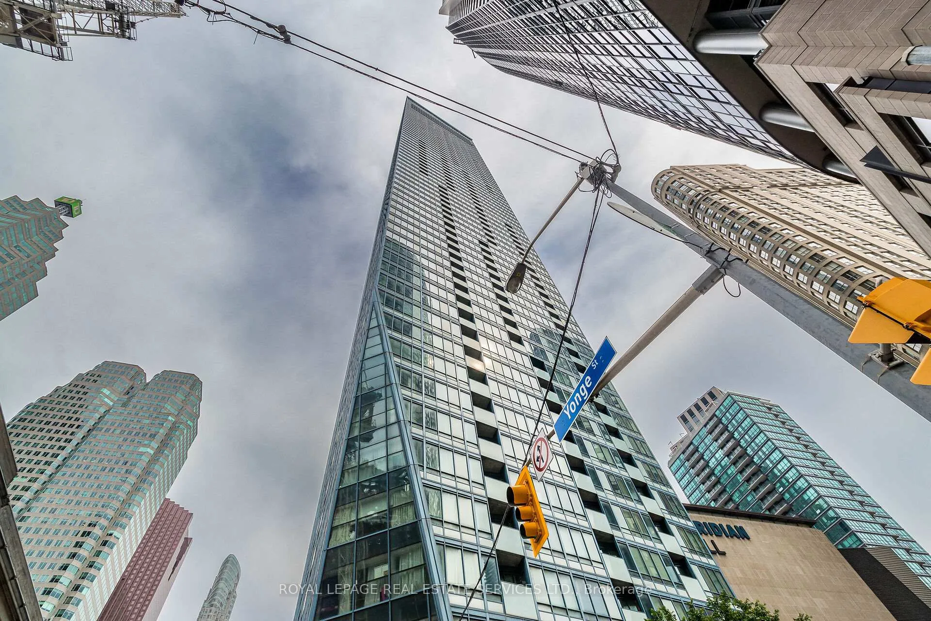 Photo 2 of Unit 1302, 8 The esplanade, Toronto, Waterfront Communities — HOMEH
