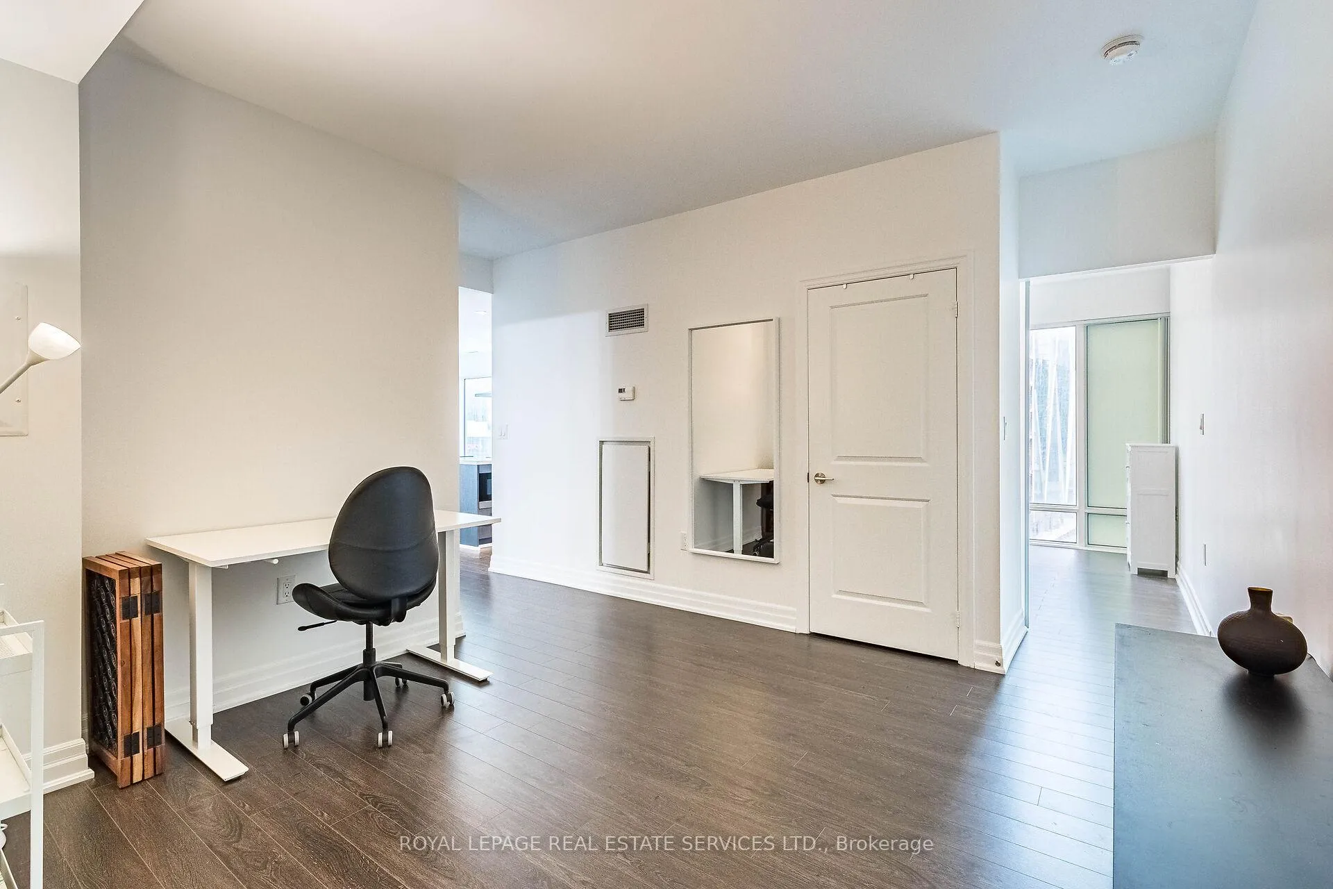 Photo 3 of Unit 1302, 8 The esplanade, Toronto, Waterfront Communities — HOMEH