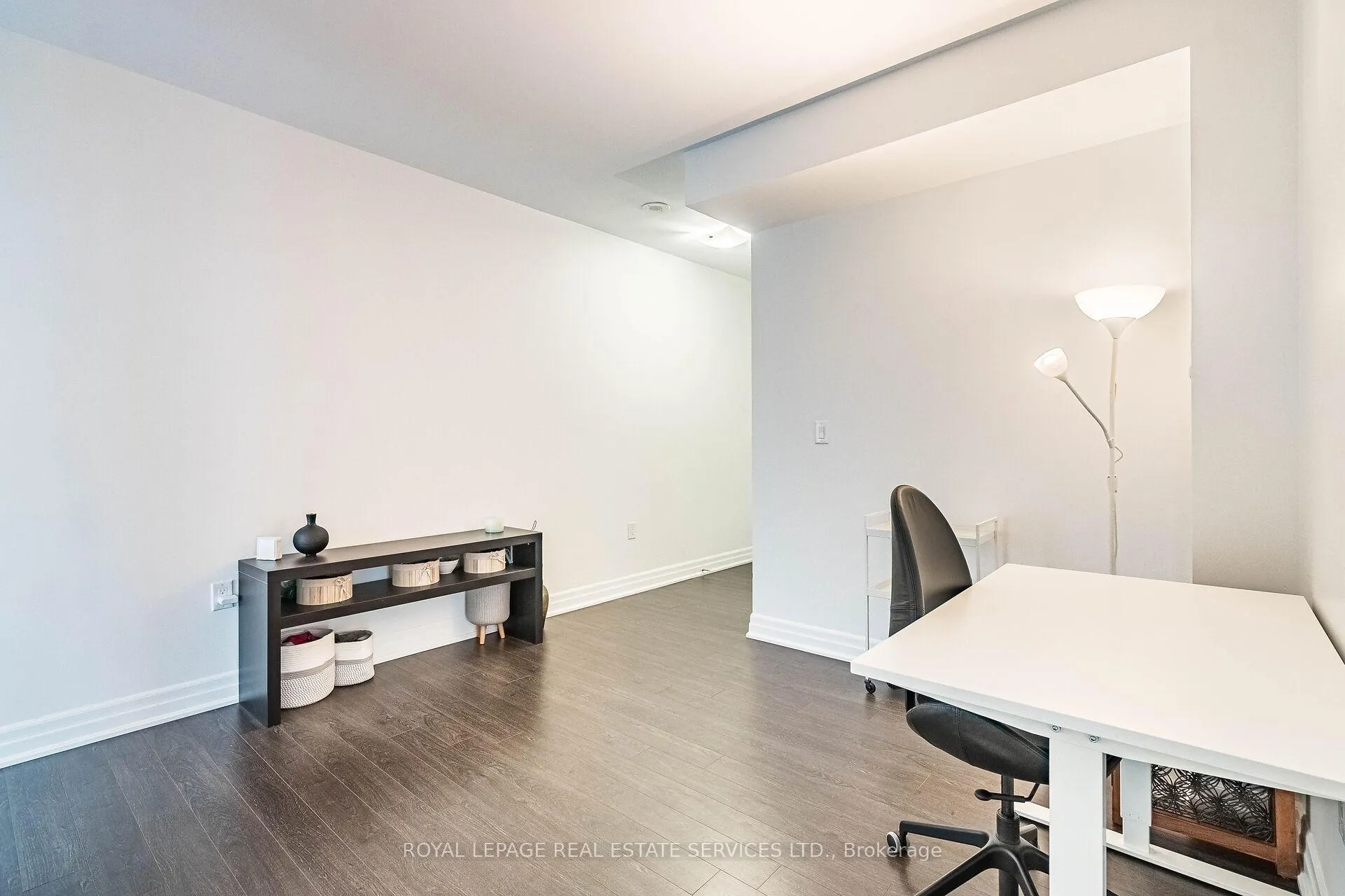 Photo 4 of Unit 1302, 8 The esplanade, Toronto, Waterfront Communities — HOMEH