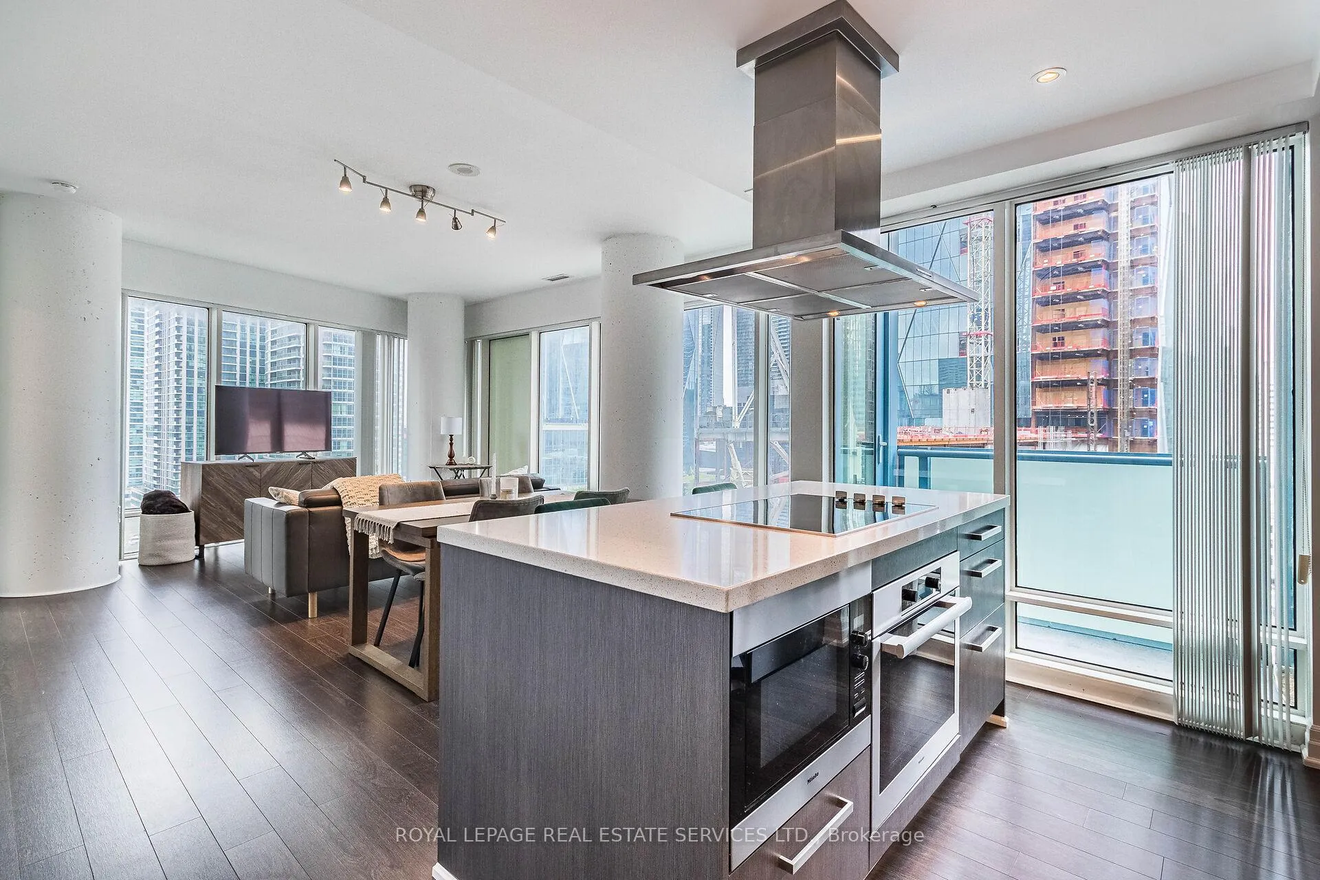 Photo 11 of Unit 1302, 8 The esplanade, Toronto, Waterfront Communities — HOMEH