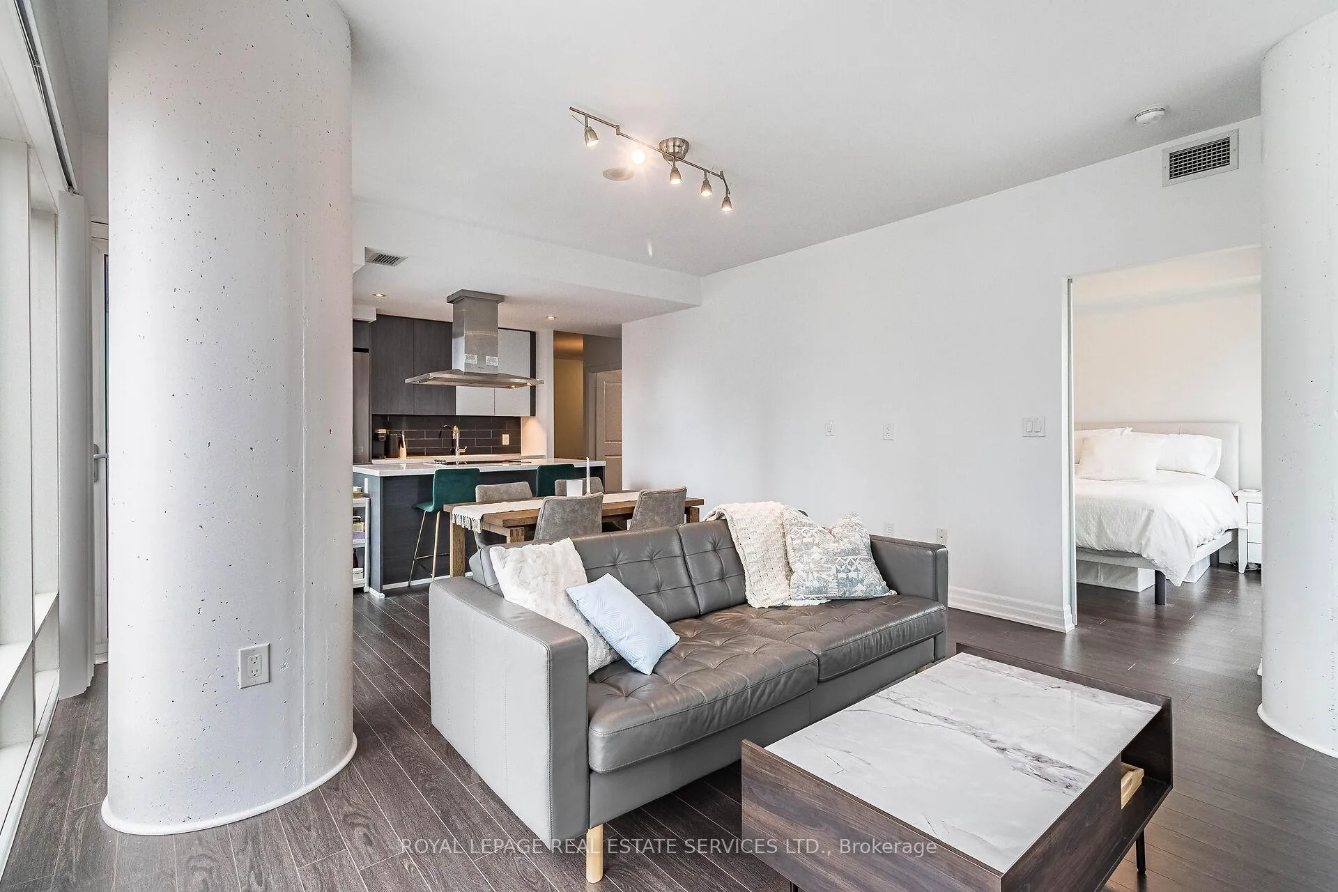 Photo 23 of Unit 1302, 8 The esplanade, Toronto, Waterfront Communities — HOMEH