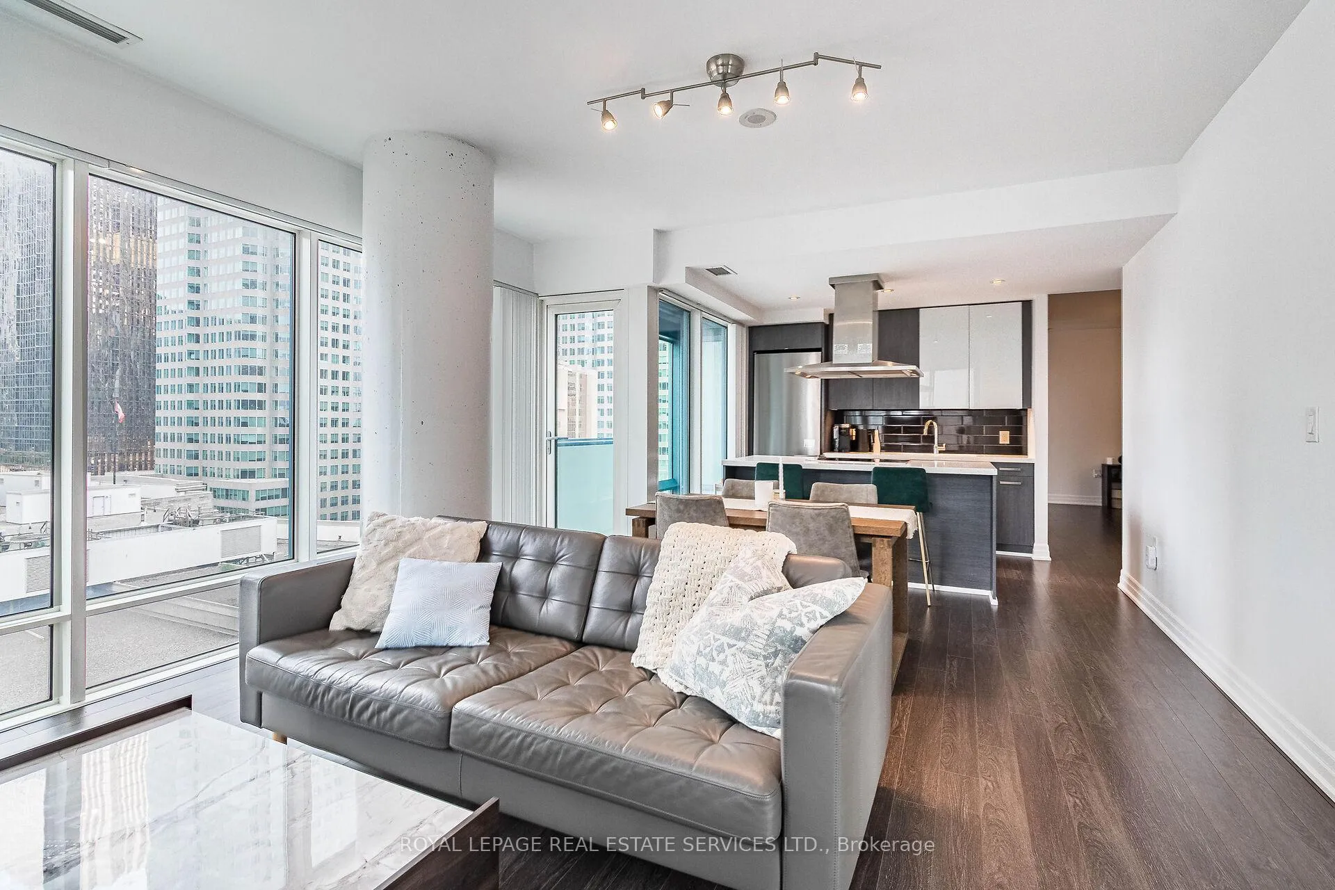 Photo 24 of Unit 1302, 8 The esplanade, Toronto, Waterfront Communities — HOMEH