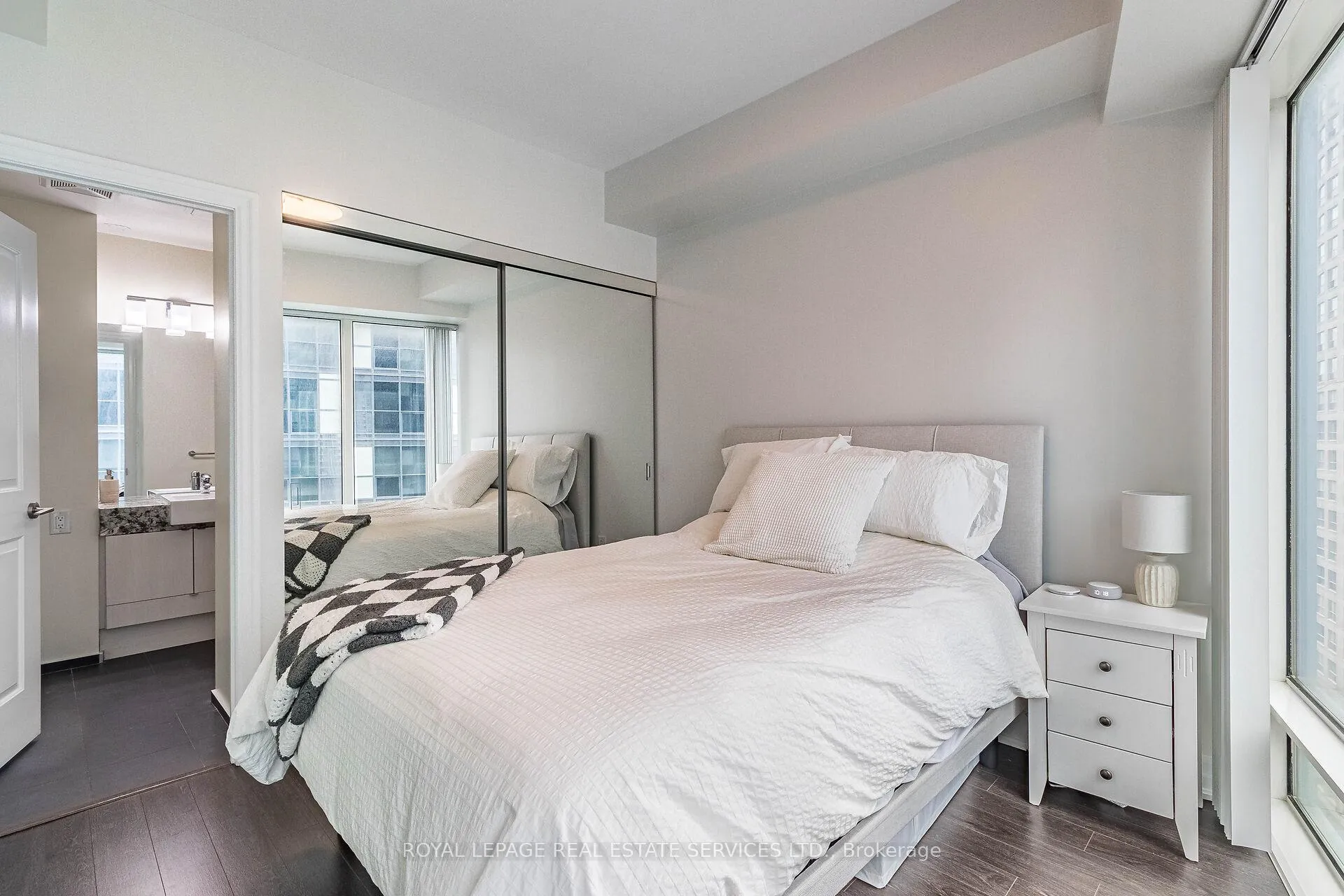 Photo 26 of Unit 1302, 8 The esplanade, Toronto, Waterfront Communities — HOMEH