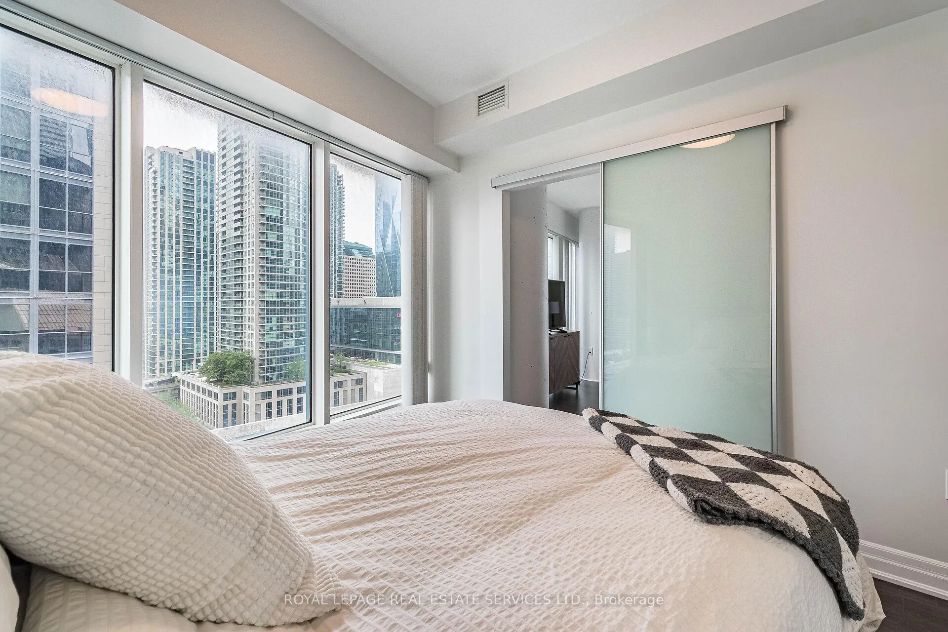 Photo 27 of Unit 1302, 8 The esplanade, Toronto, Waterfront Communities — HOMEH