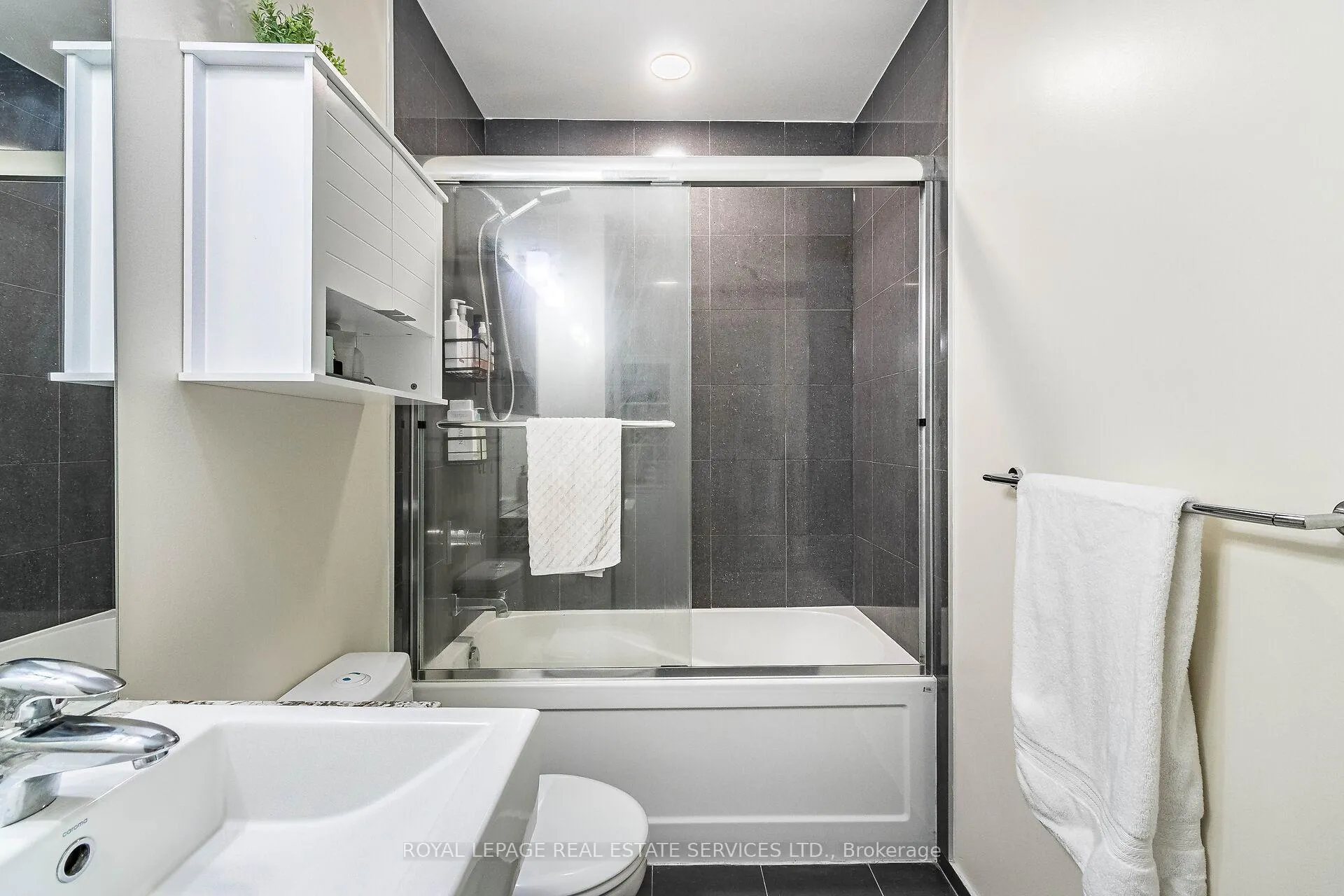 Photo 29 of Unit 1302, 8 The esplanade, Toronto, Waterfront Communities — HOMEH