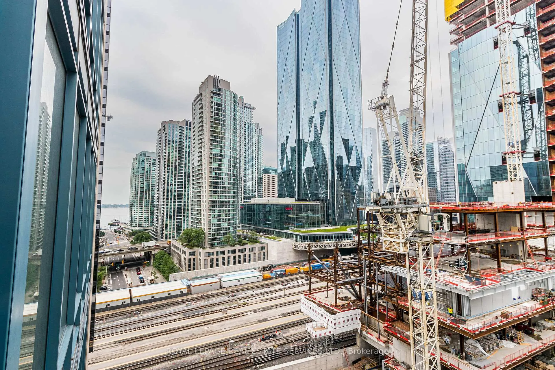 Photo 32 of Unit 1302, 8 The esplanade, Toronto, Waterfront Communities — HOMEH