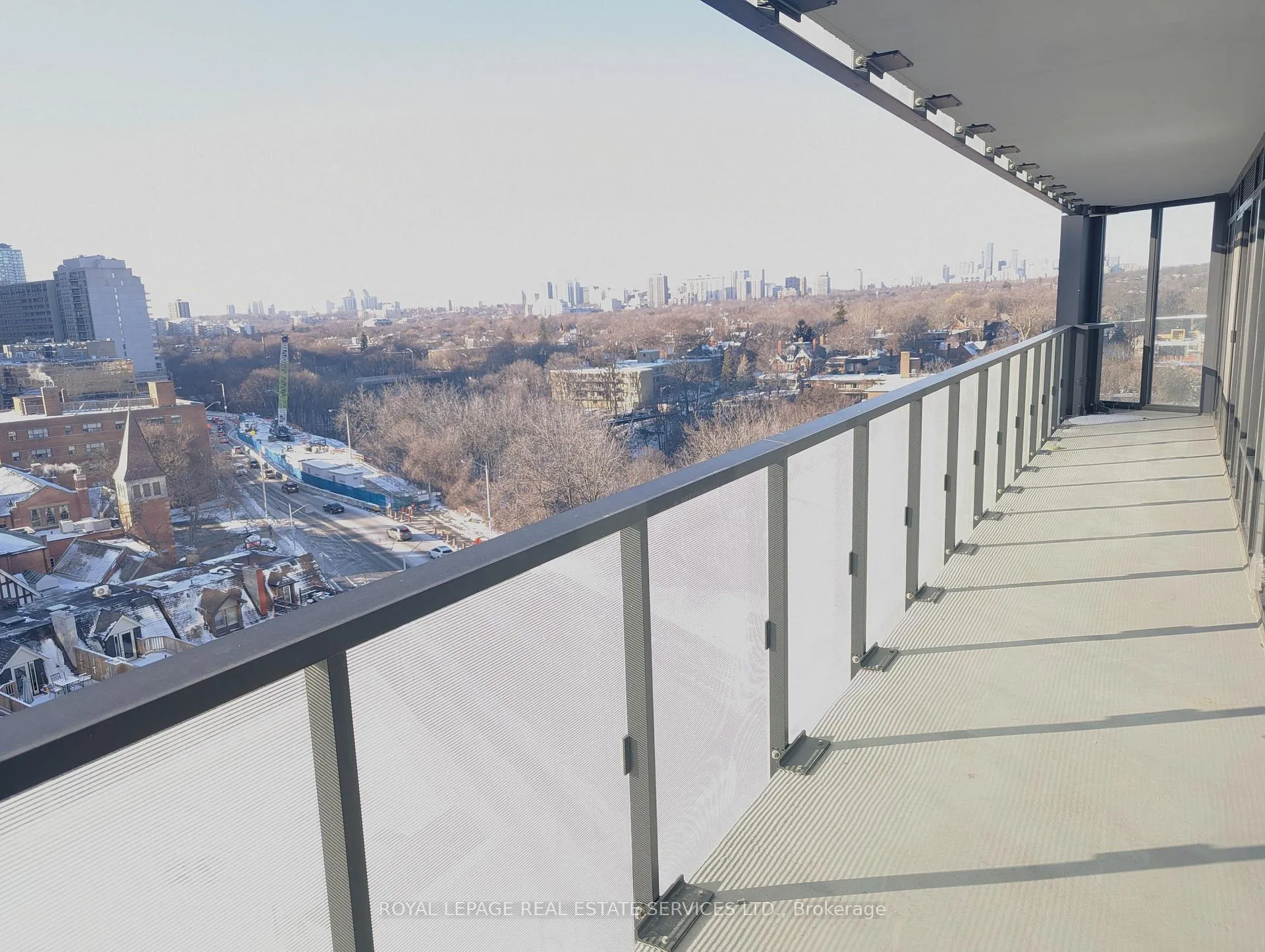 Front of Unit 802, 575 Bloor Street E