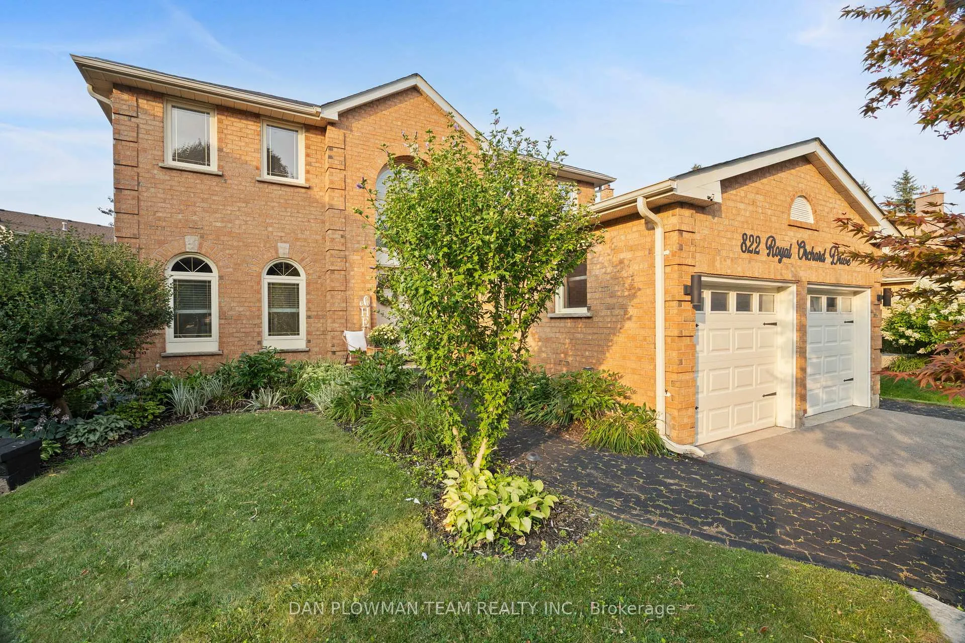 Photo 2 of 822 Royal Orchard Drive, Oshawa, Pinecrest — HOMEH