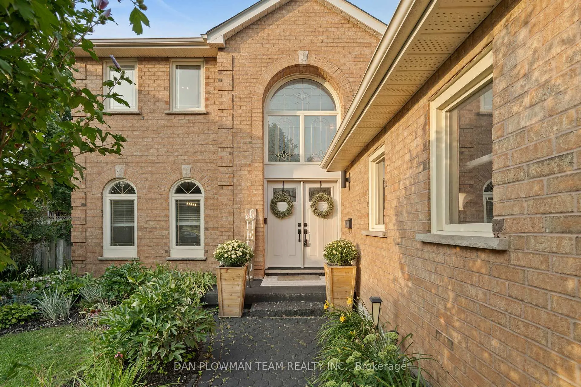 Photo 5 of 822 Royal Orchard Drive, Oshawa, Pinecrest — HOMEH