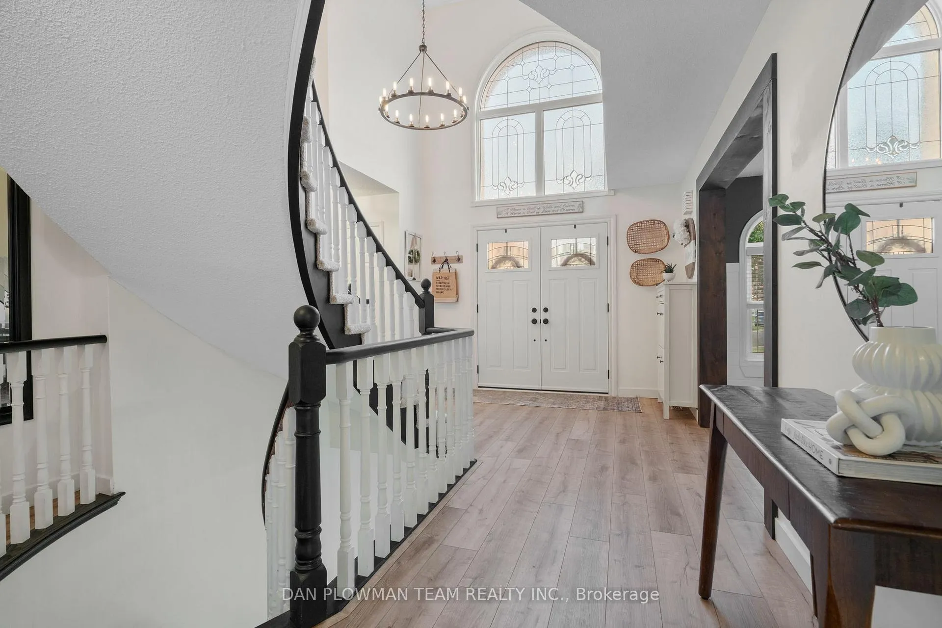 Photo 6 of 822 Royal Orchard Drive, Oshawa, Pinecrest — HOMEH
