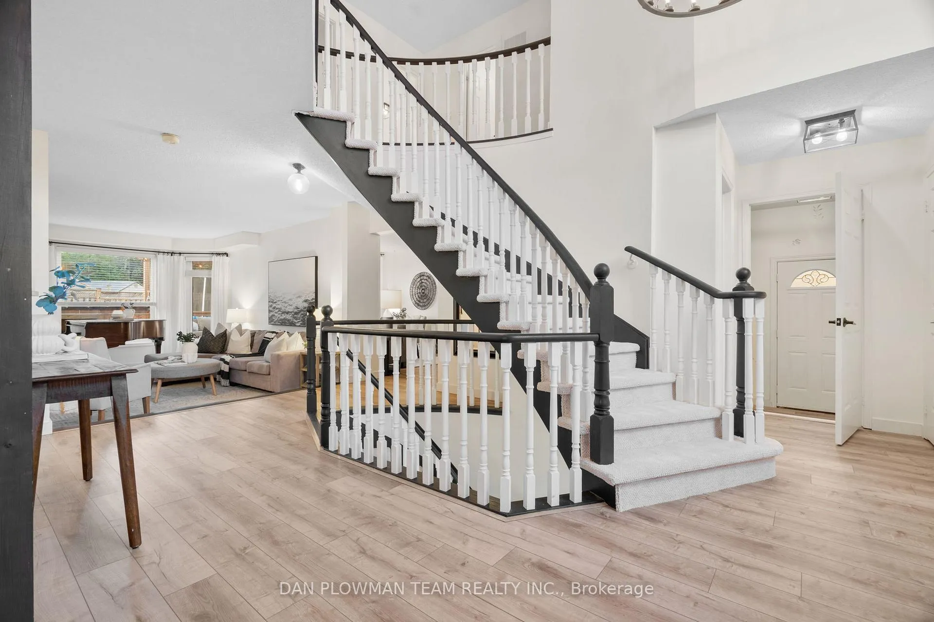 Photo 7 of 822 Royal Orchard Drive, Oshawa, Pinecrest — HOMEH
