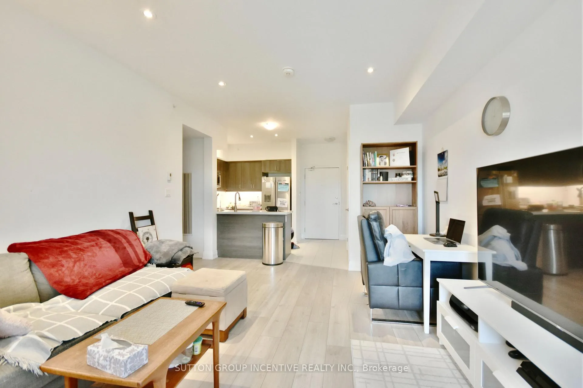 Photo 6 of Unit 608, 299 Cundles Road E, Barrie, Alliance — HOMEH