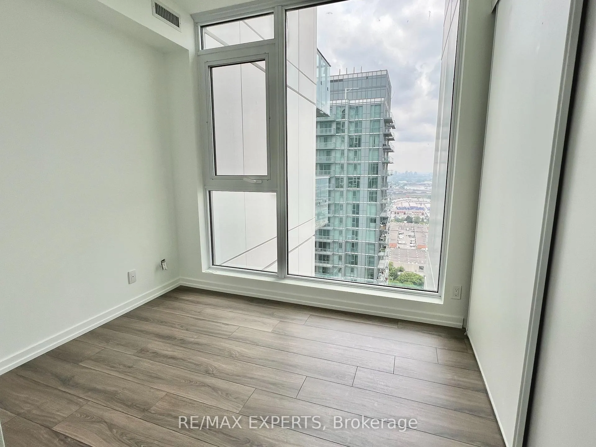 Photo 11 of Unit 3512, 7890 Jane Street, Vaughan, Vaughan Corporate Centre — HOMEH